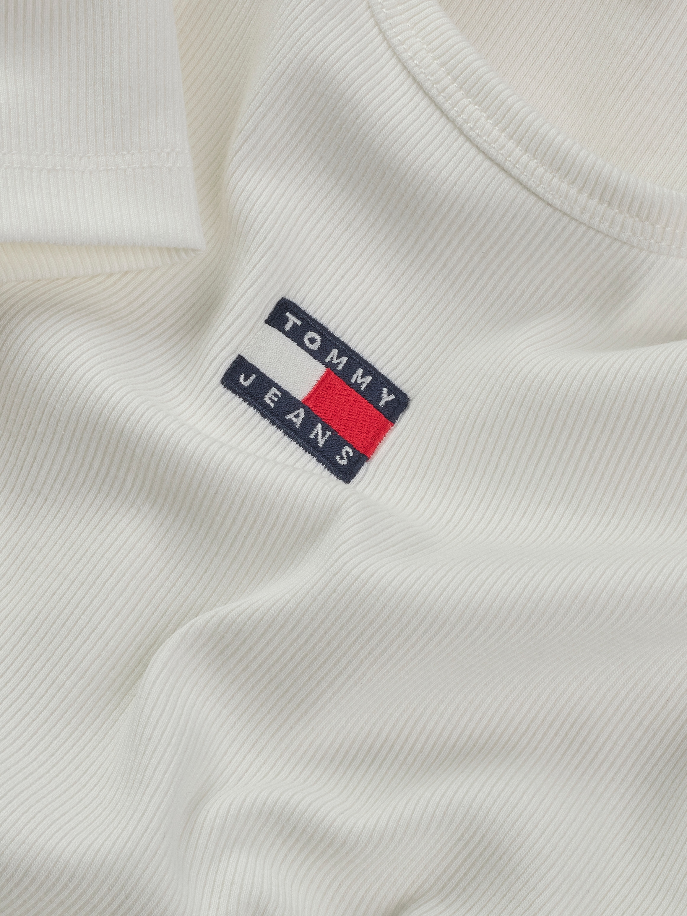 Tommy Jeans T-Shirt »TJW SLIM BADGE RIB TEE«, in Rippoptik