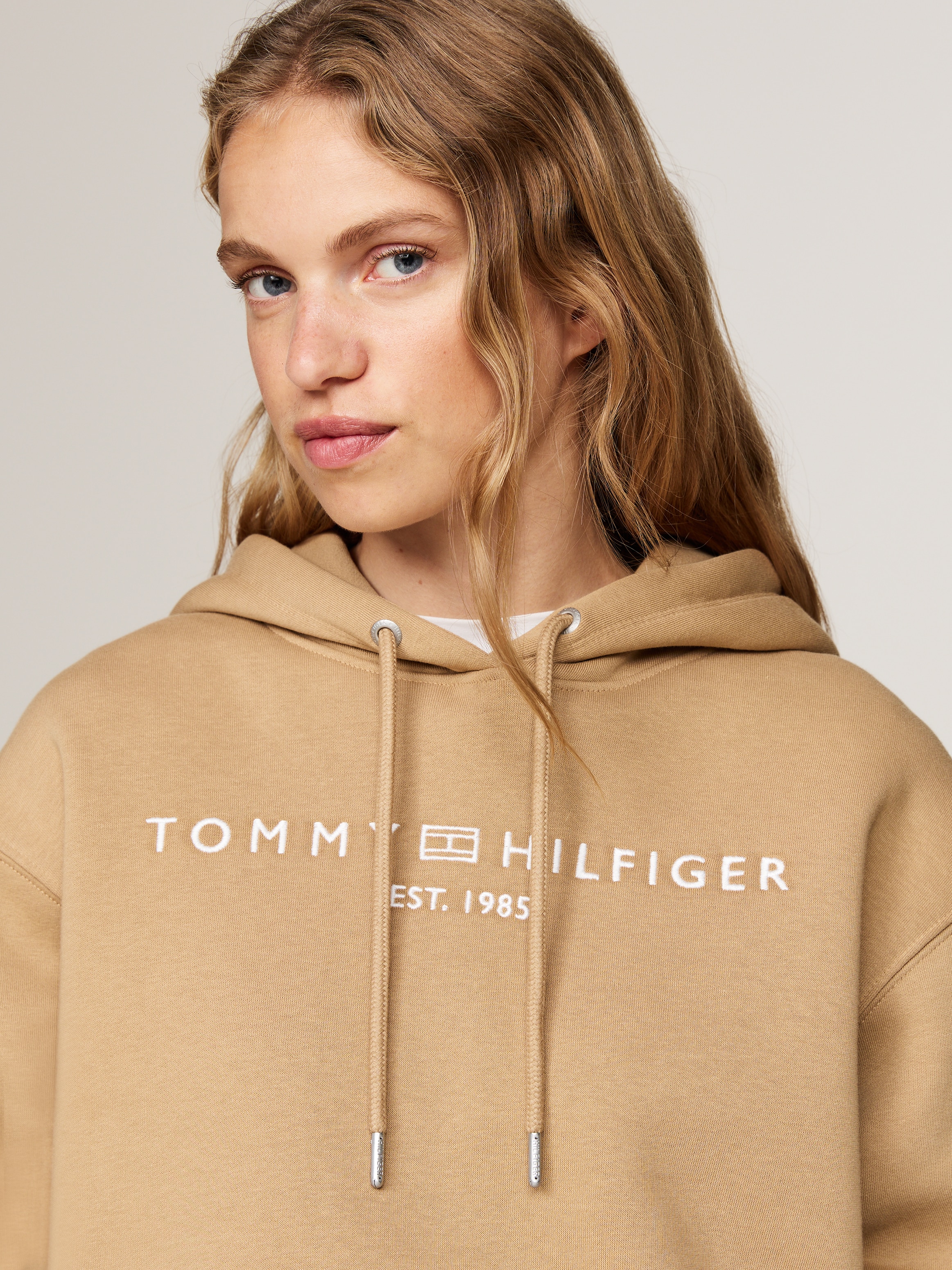 Tommy Hilfiger Kapuzensweatshirt »MDRN REG CORP LOGO HOODIE«, mit gesticktem Logo-Schriftzug