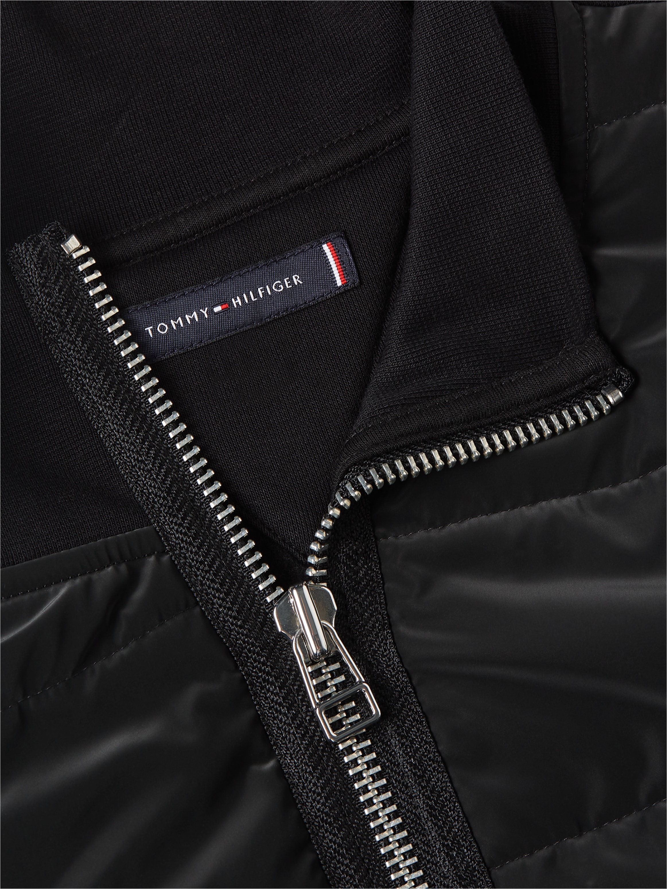 Tommy Hilfiger Sweatjacke »MIX MEDIA ZIP THRU STAND CLR«, mit gestreiftem Innenkragen