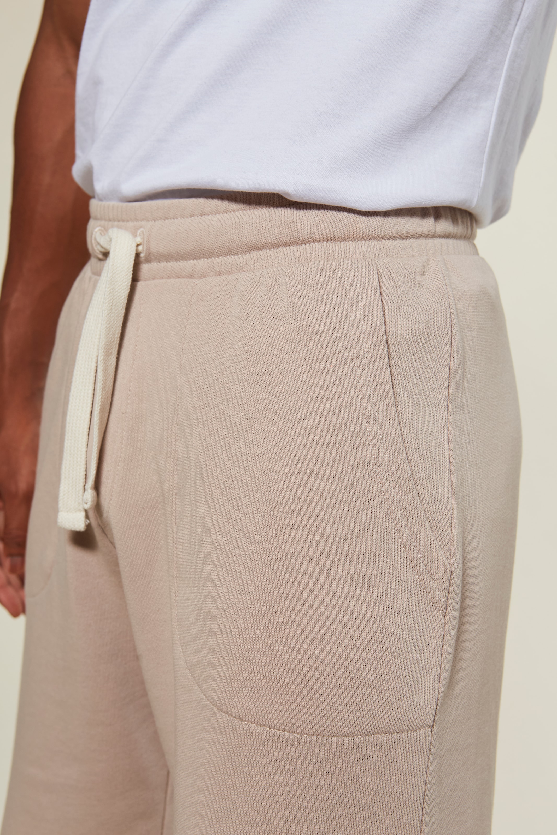 KangaROOS Sweatshorts, seitliche Taschen, kontrast Bänder