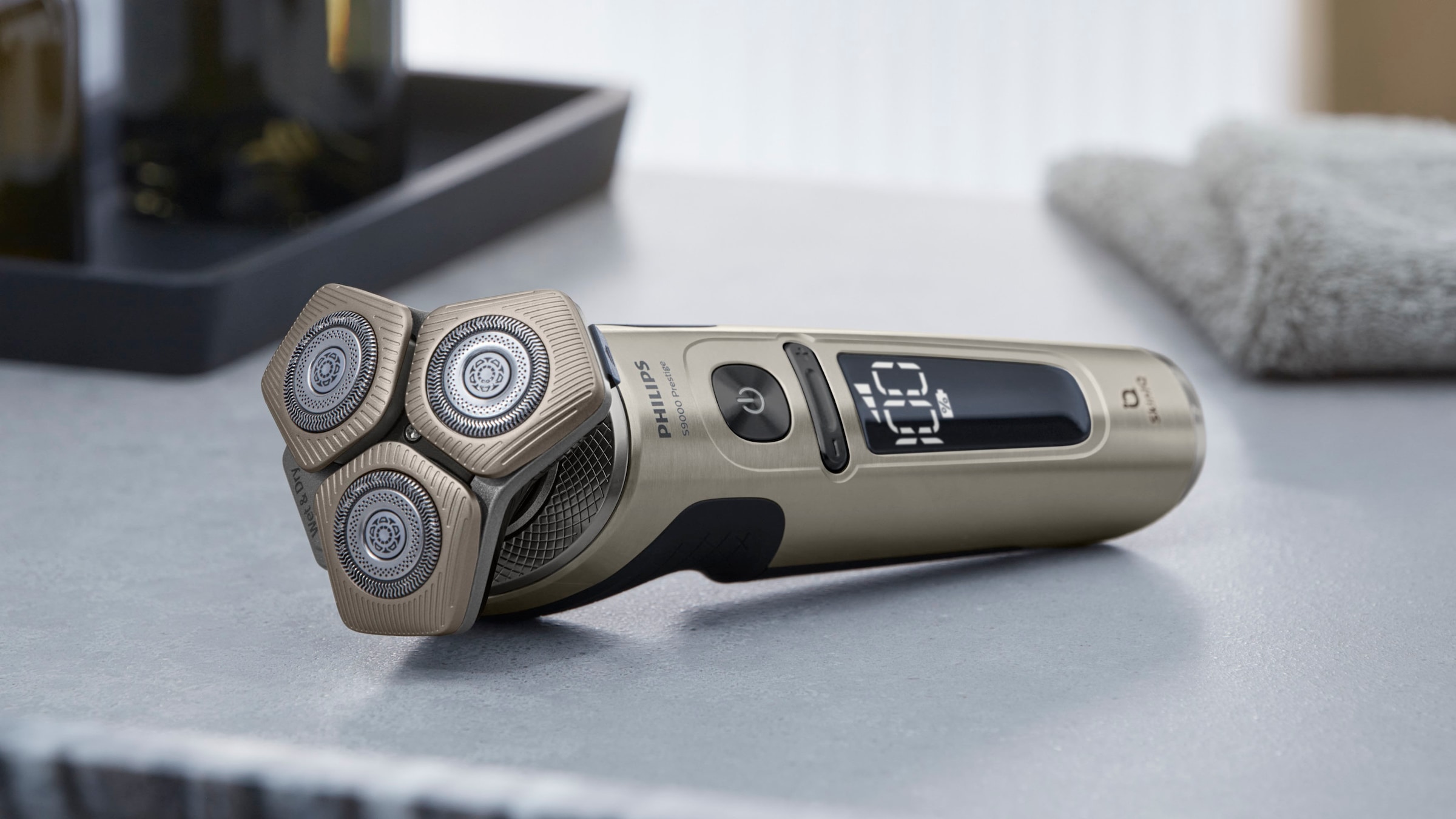 Philips Elektrorasierer »Series 9000 Prestige SP9883/36«, Reinigungsstation, 2 St. Aufsätze, Etui, mit SkinIQ Technologie
