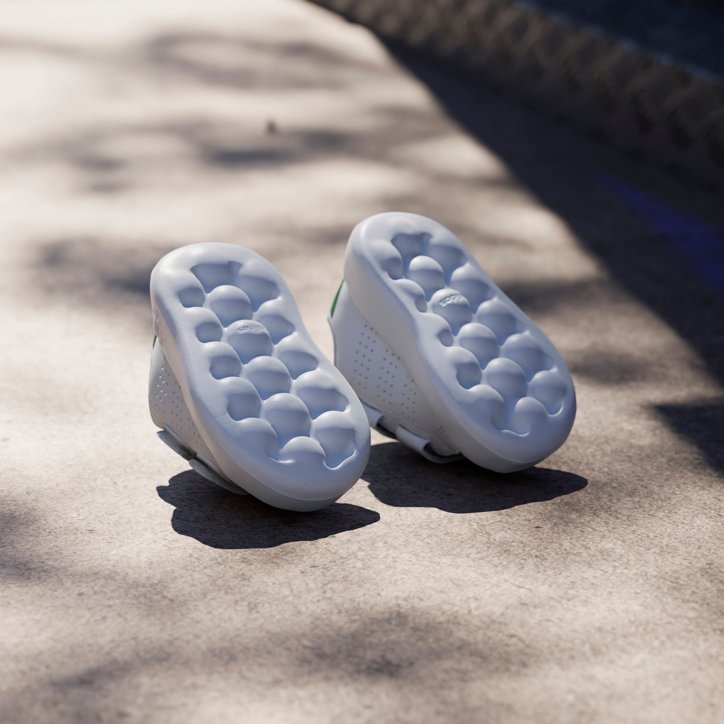 adidas Sportswear Klettschuh »ADVANTAGE KIDS«, Design auf den Spuren des adidas Stan Smith, für Kinder