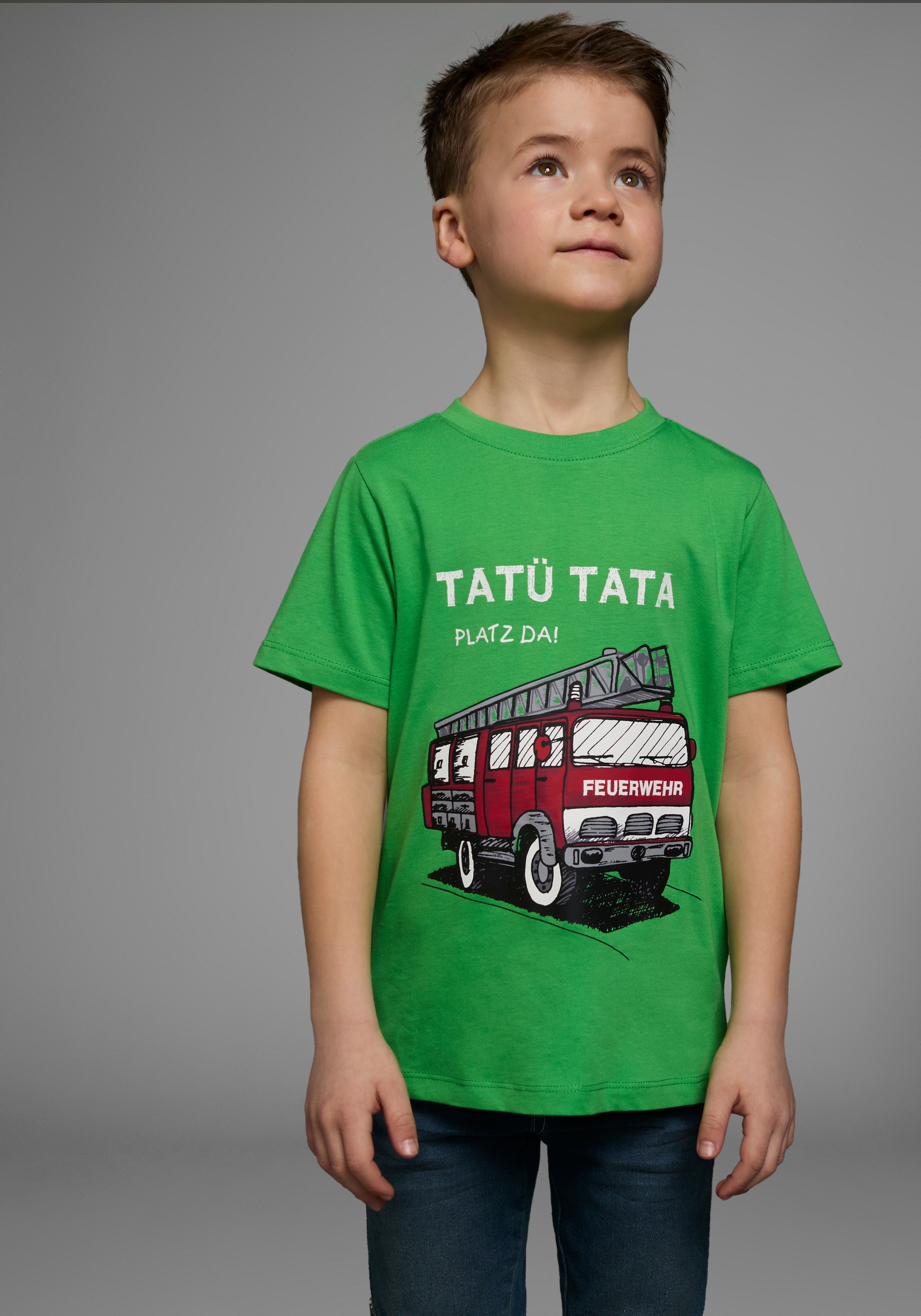 KIDSWORLD T-Shirt »Feuerwehr-Druck: PLATZ DA«, Kurzarm, basic geschnitten, mit coolen Statements