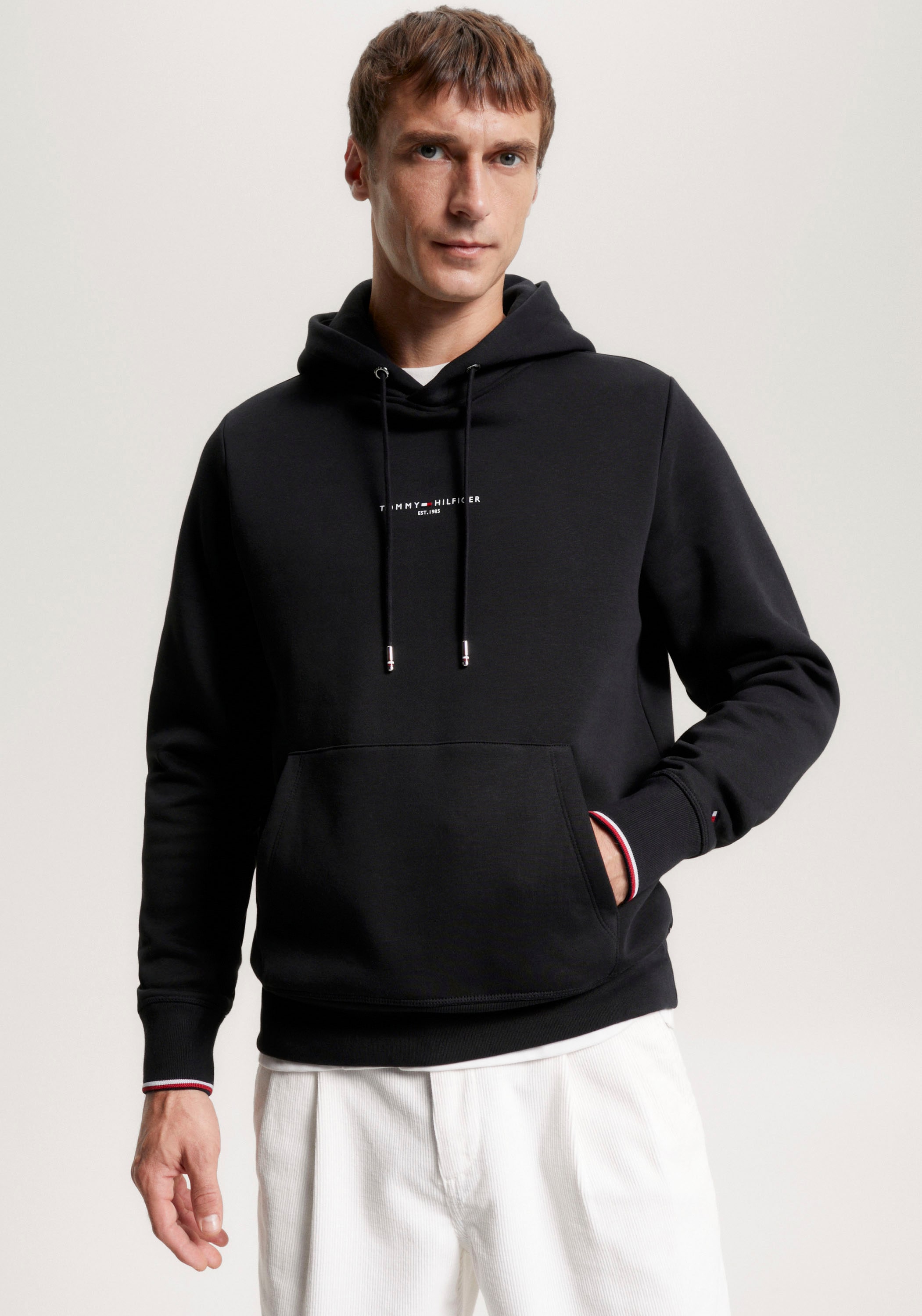 Tommy Hilfiger Hoodie »TOMMY LOGO TIPPED HOODY«, Tommy-Tape innen am Ausschnitt, Flag-Stickerei am Ärmel