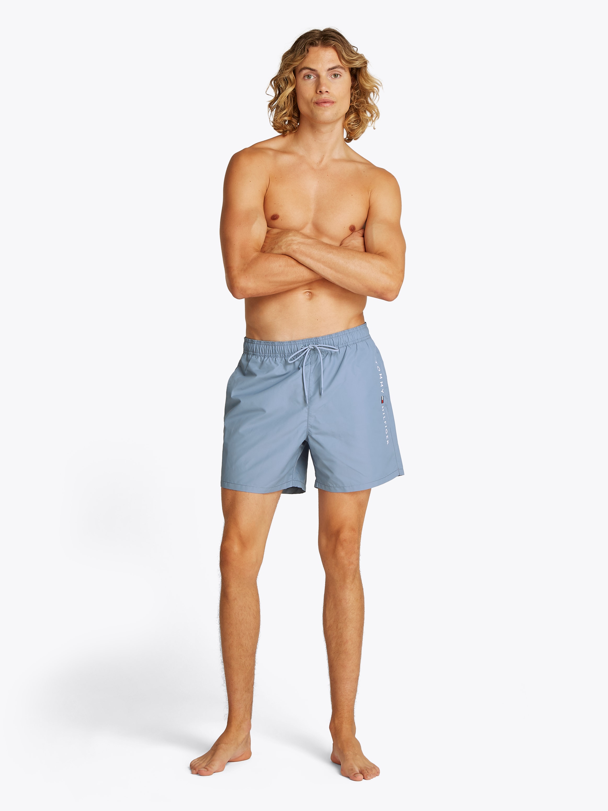 Tommy Hilfiger Swimwear Badeshorts »MEDIUM DRAWSTRING«, mit Logostickerei an der Hüfte