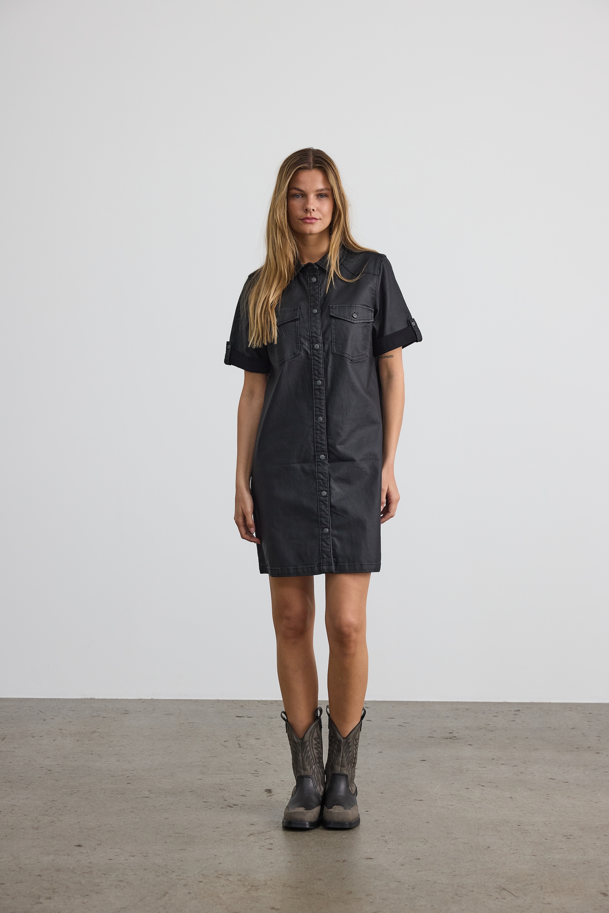 Noisy may Minikleid »NMNEW SIGNE S/S COATED DENIM DRESS NOOS«
