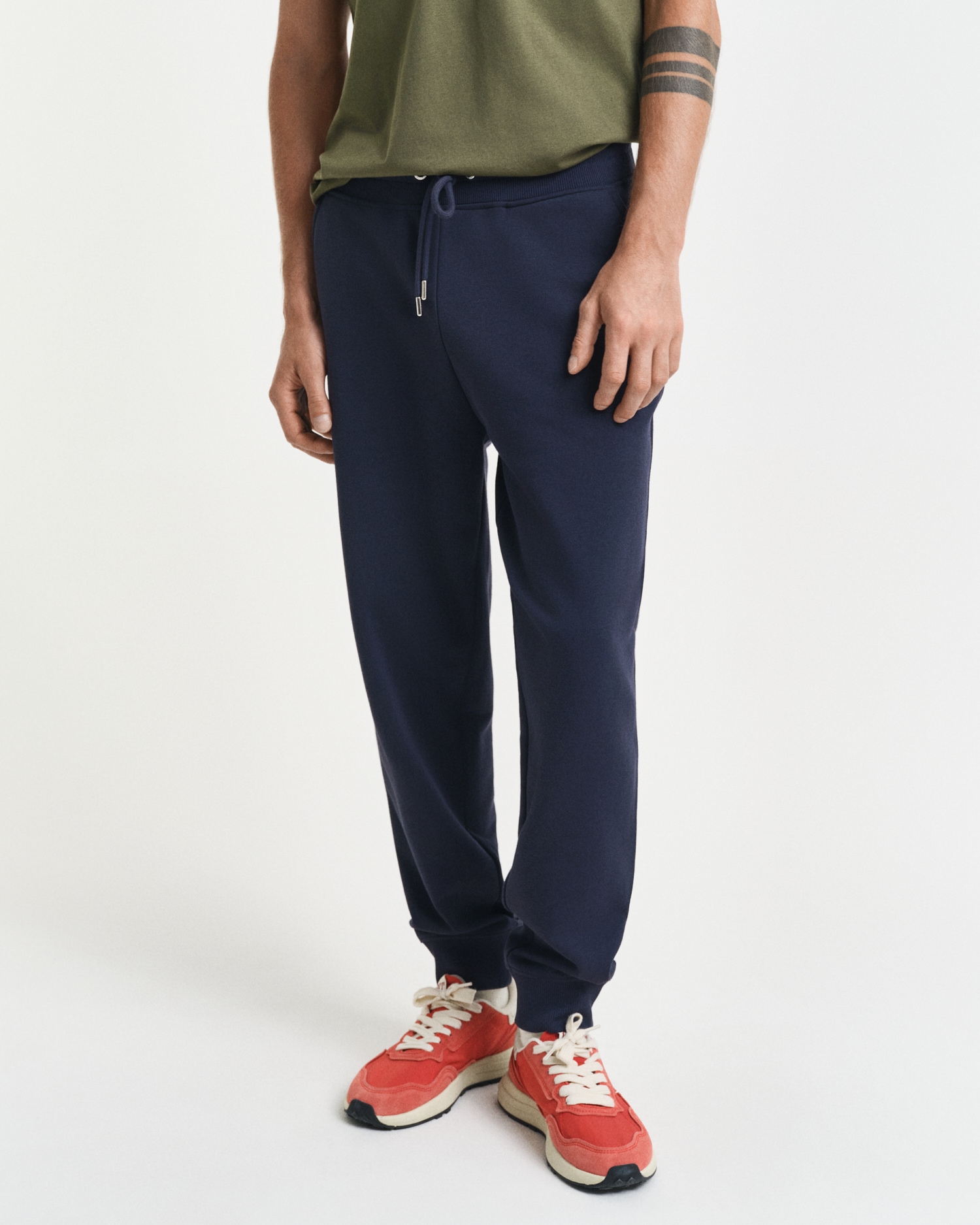 Gant Sweathose »REG SHIELD SWEATPANTS« mit Logostickerei unterhalb des Bunds