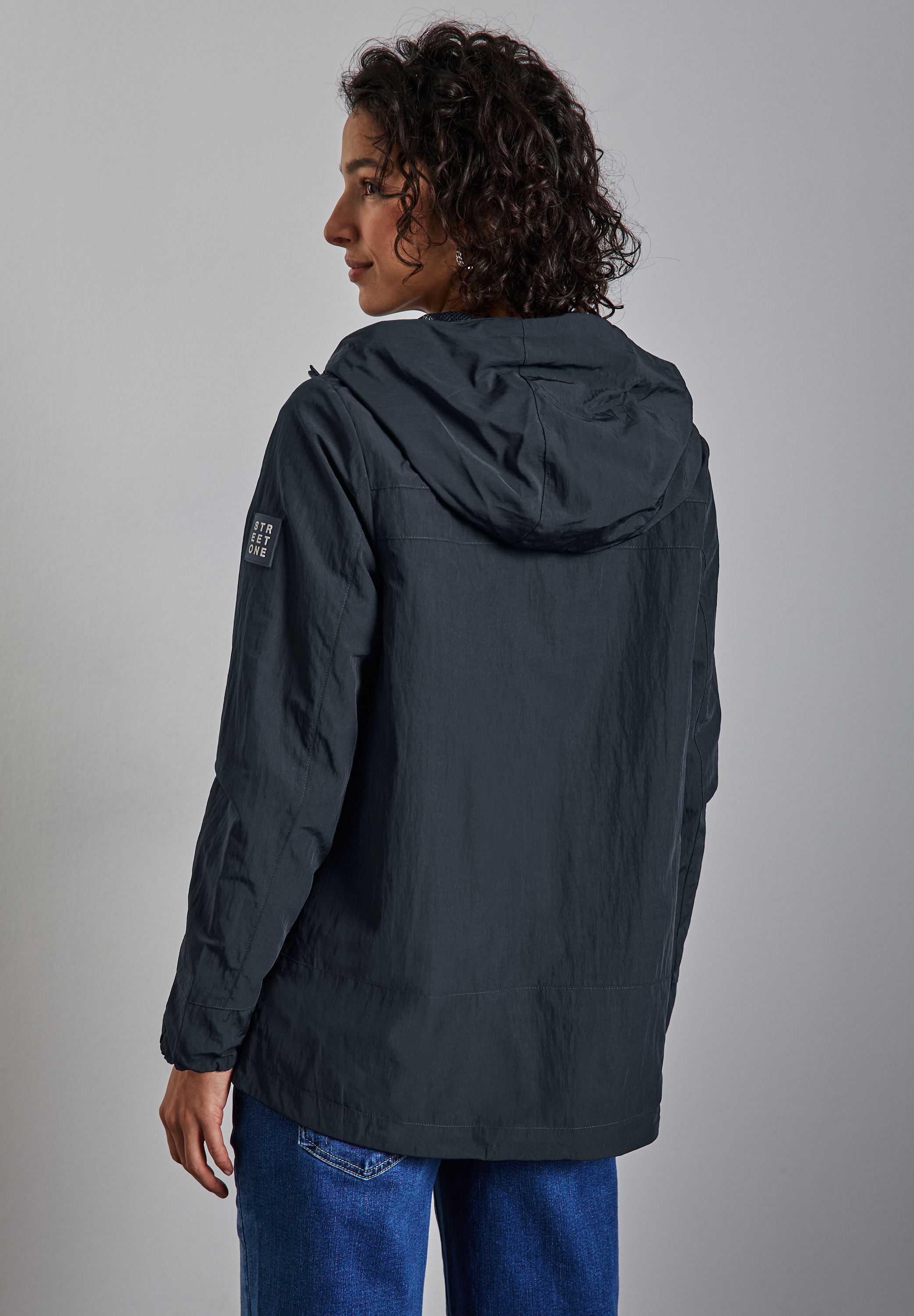 STREET ONE Windbreaker, mit Kapuze, mit Logo Stickerei