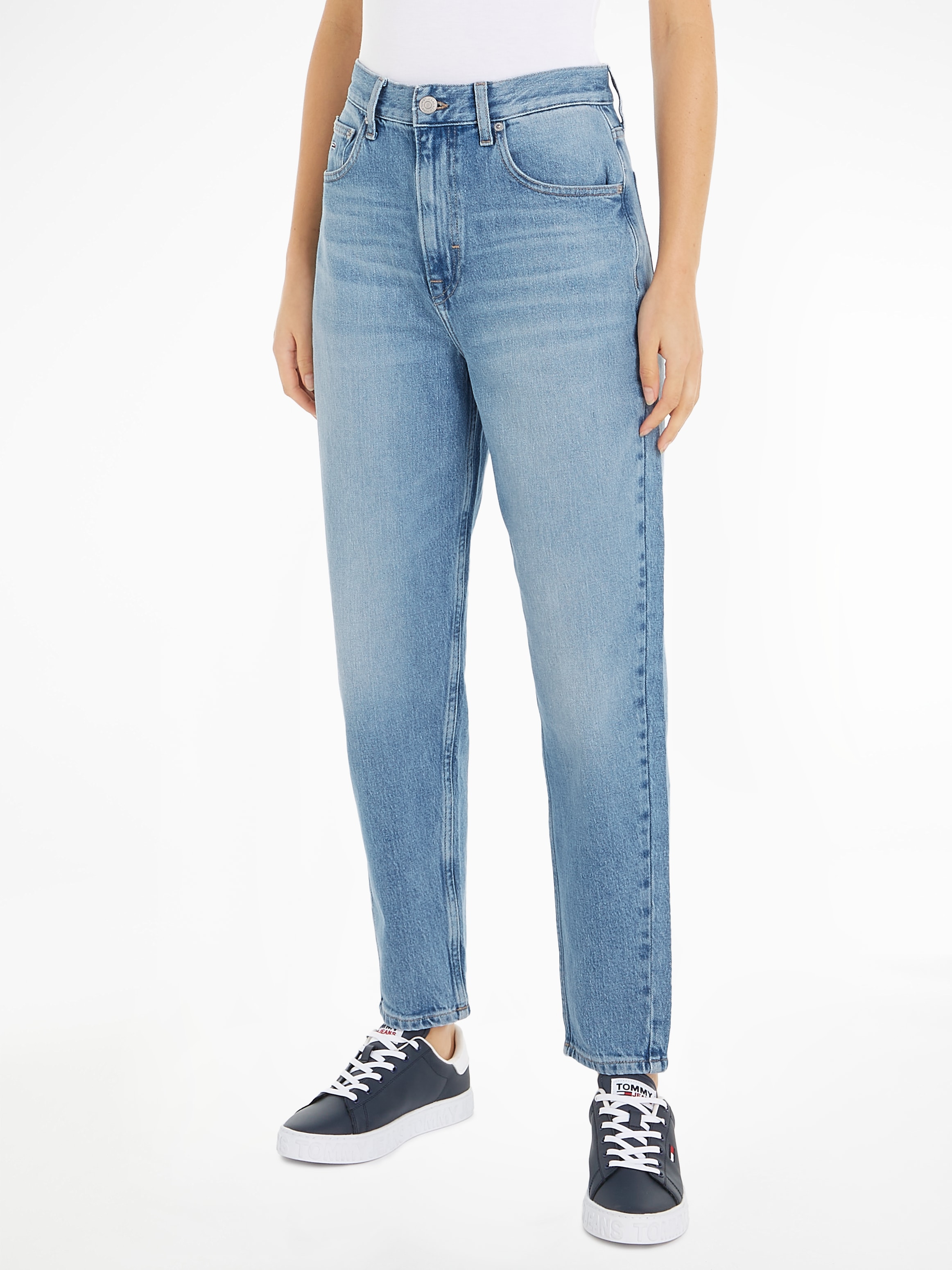 Tommy Jeans Mom-Jeans »Tommy Jeans - High waist - Mom-Jeans«, mit Logo-Badge und Stickereien