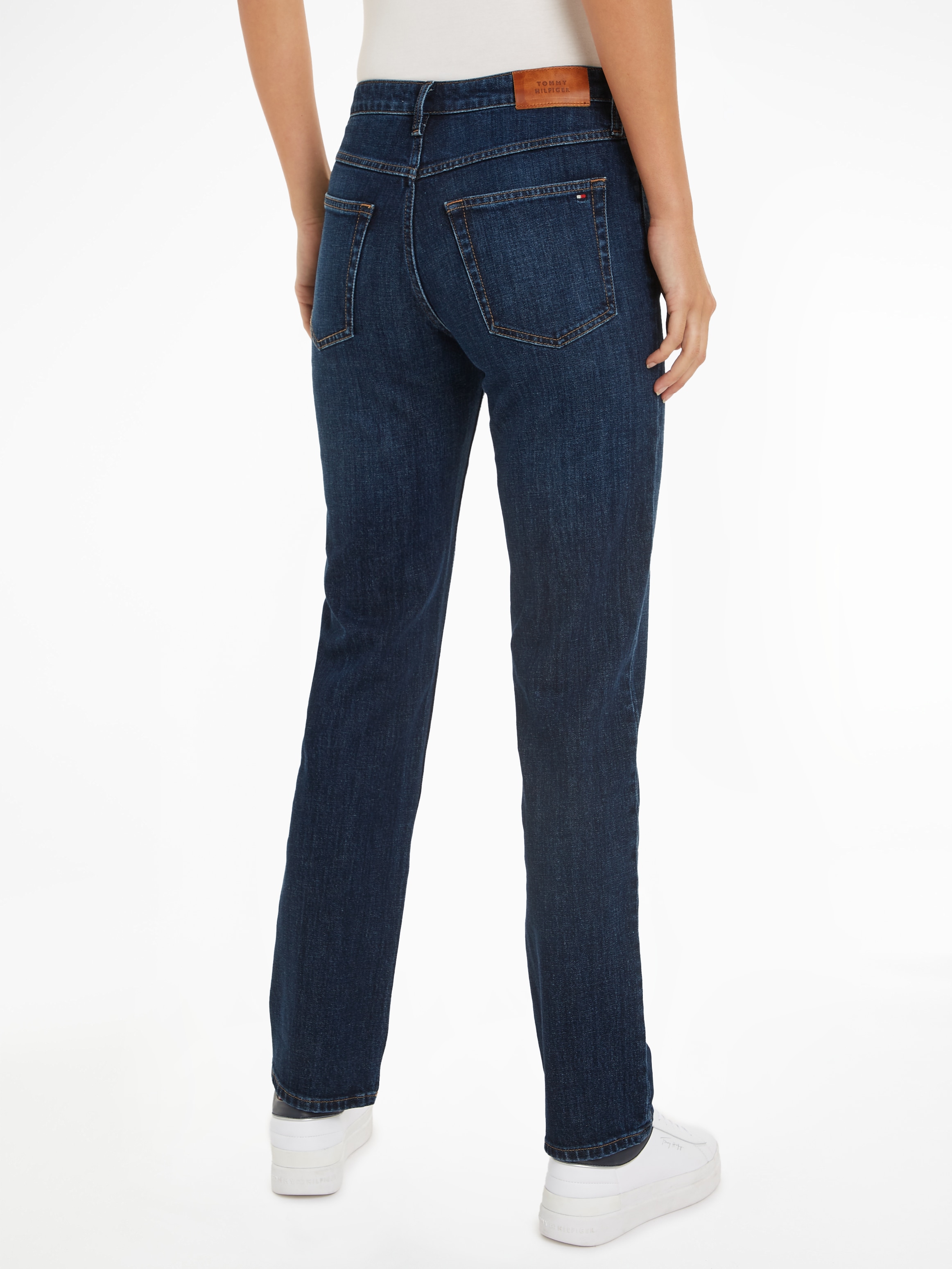 Tommy Hilfiger Straight-Jeans »CLASSIC STRAIGHT RW STAY BLACK«, mit Tommy Hilfger Logo-Badge