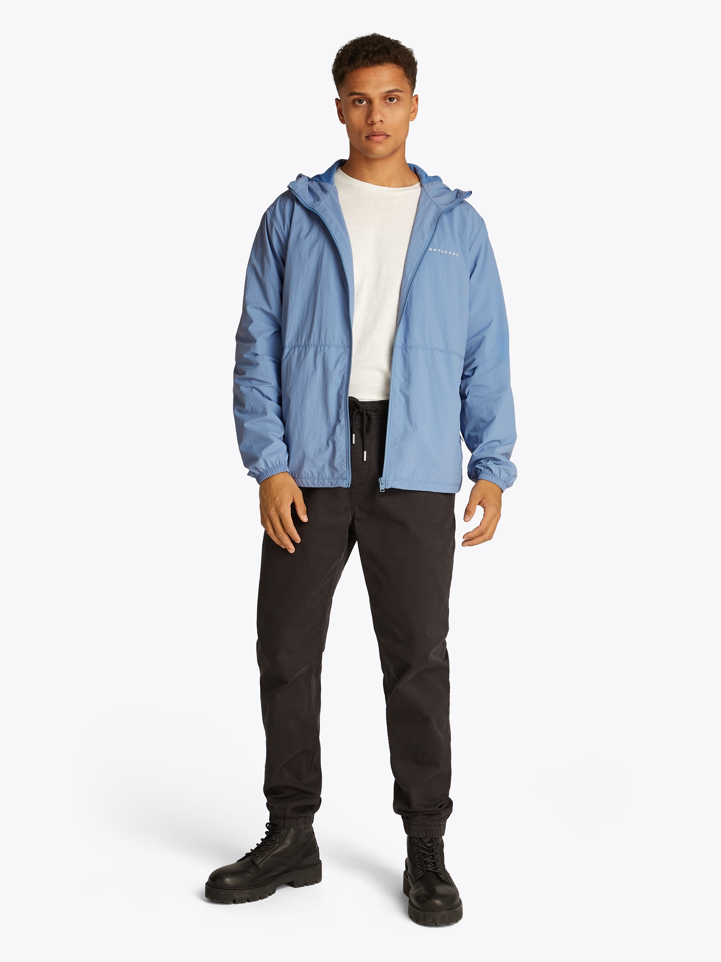 Tommy Jeans Windbreaker »TJM WINDBREAKER EXT«, mit Kapuze, Mit Rundhalsausschnitt