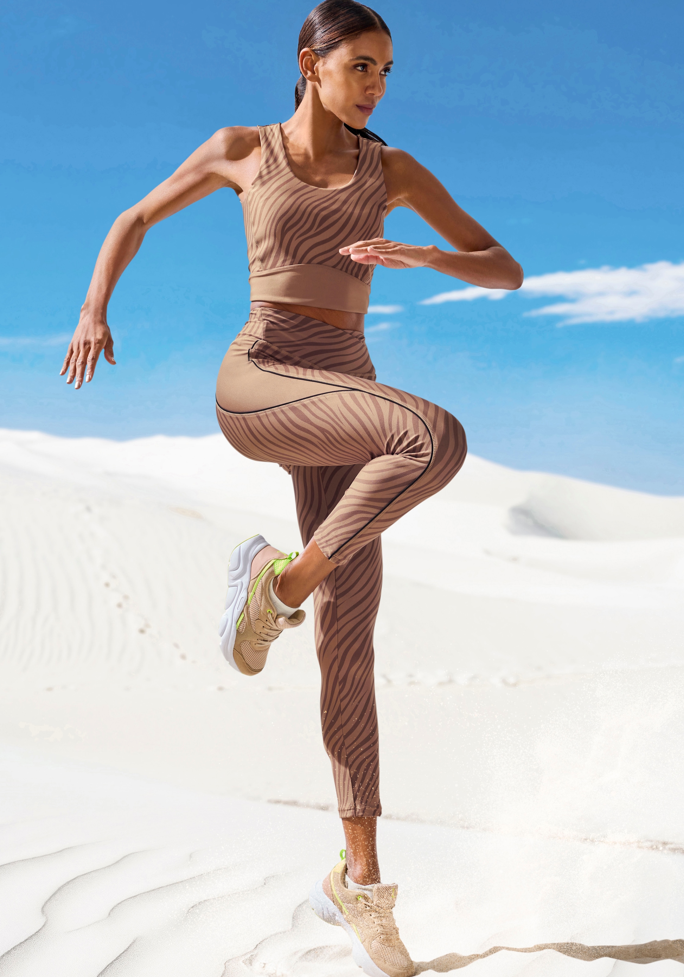 LASCANA ACTIVE Crop-Top »- Sport Top, Kurzes Top«, mit Zebra Muster und Cut-Outs Ausschnitt im Rückenbereich