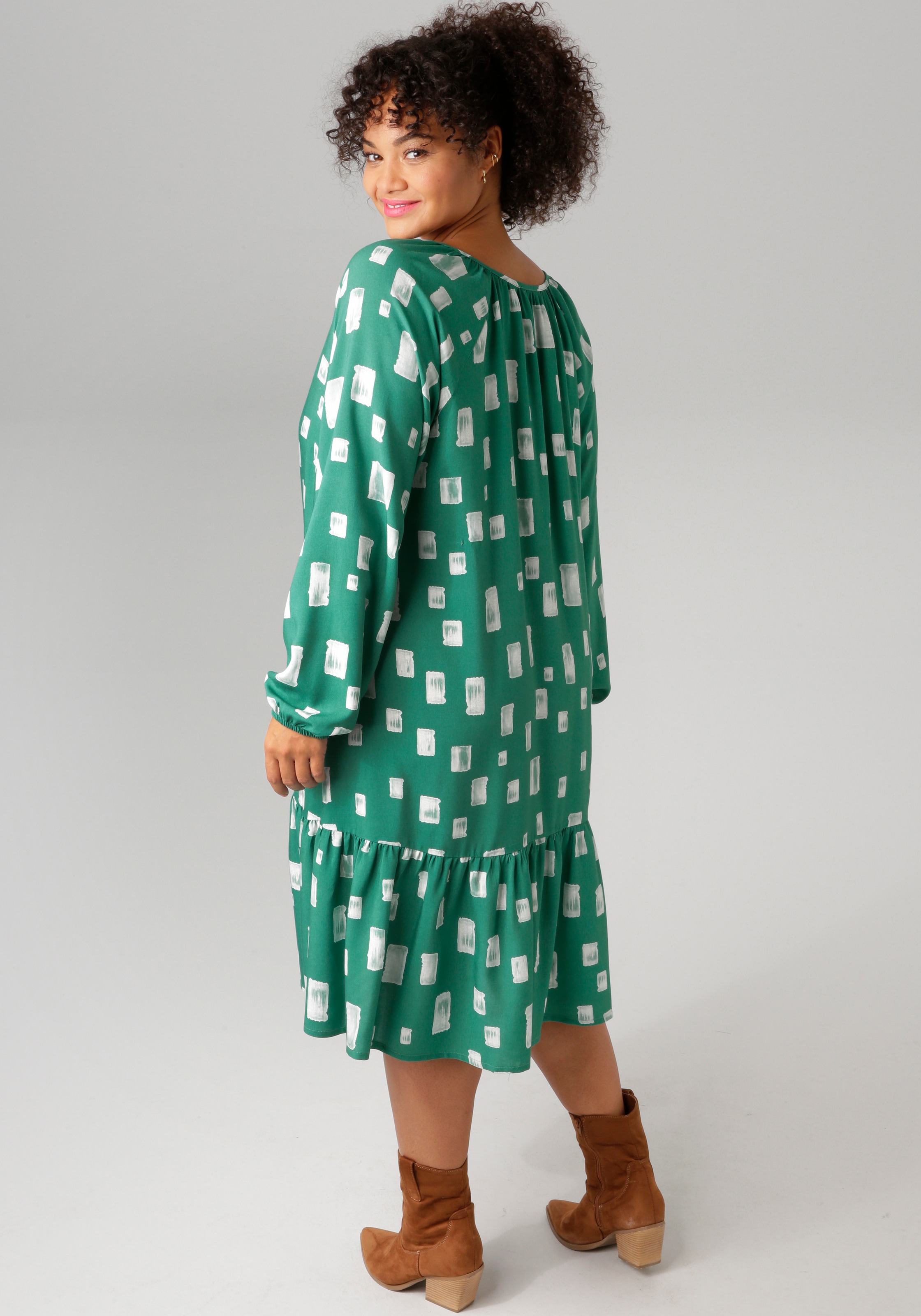 Aniston PLUS Sommerkleid, mit interessantem Muster