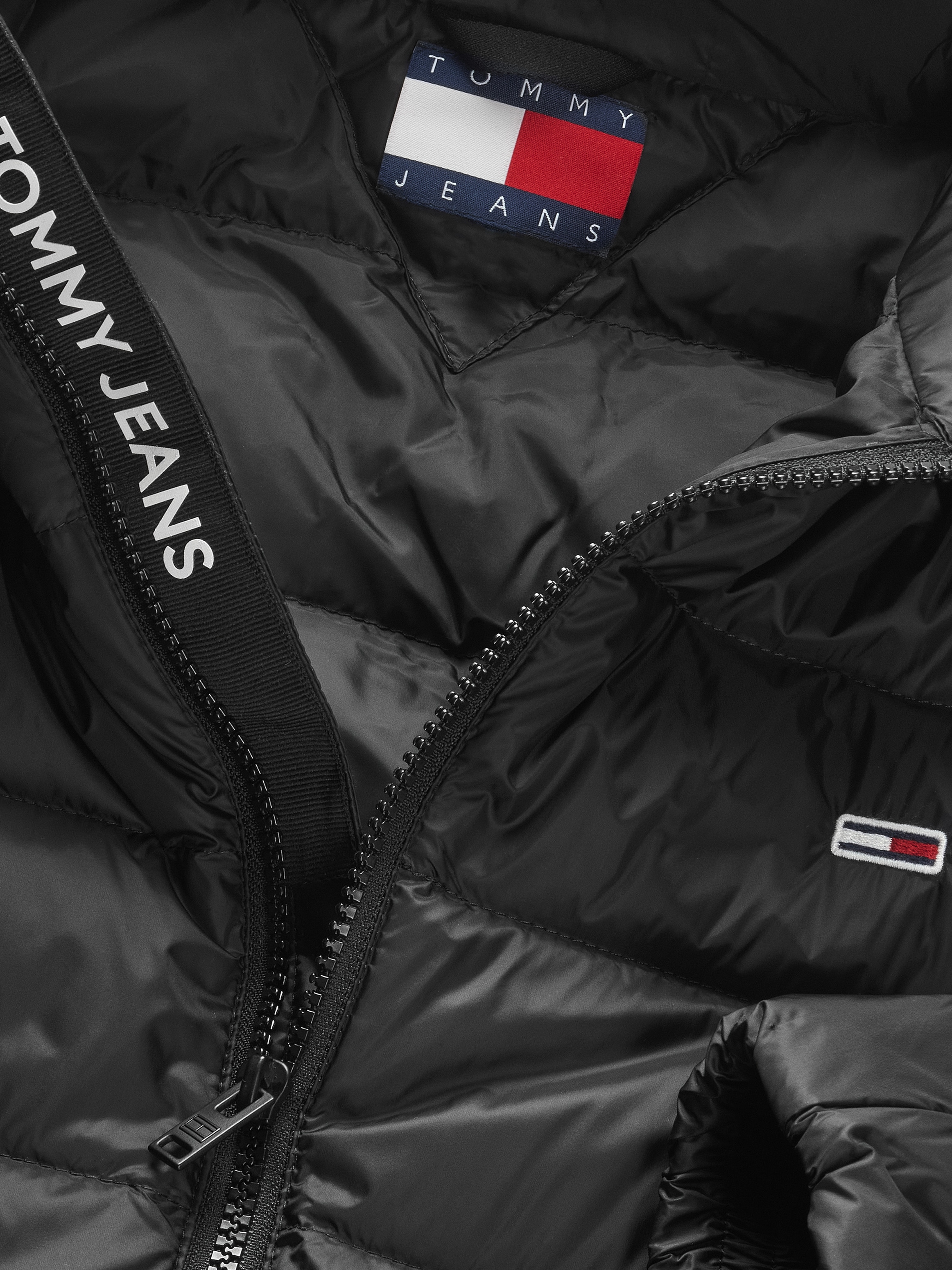 Tommy Jeans Plus Steppjacke »TJM LT DOWN JACKET EXT«, in Grossen Grössen, Logostickerei, Reissverschlusstaschen