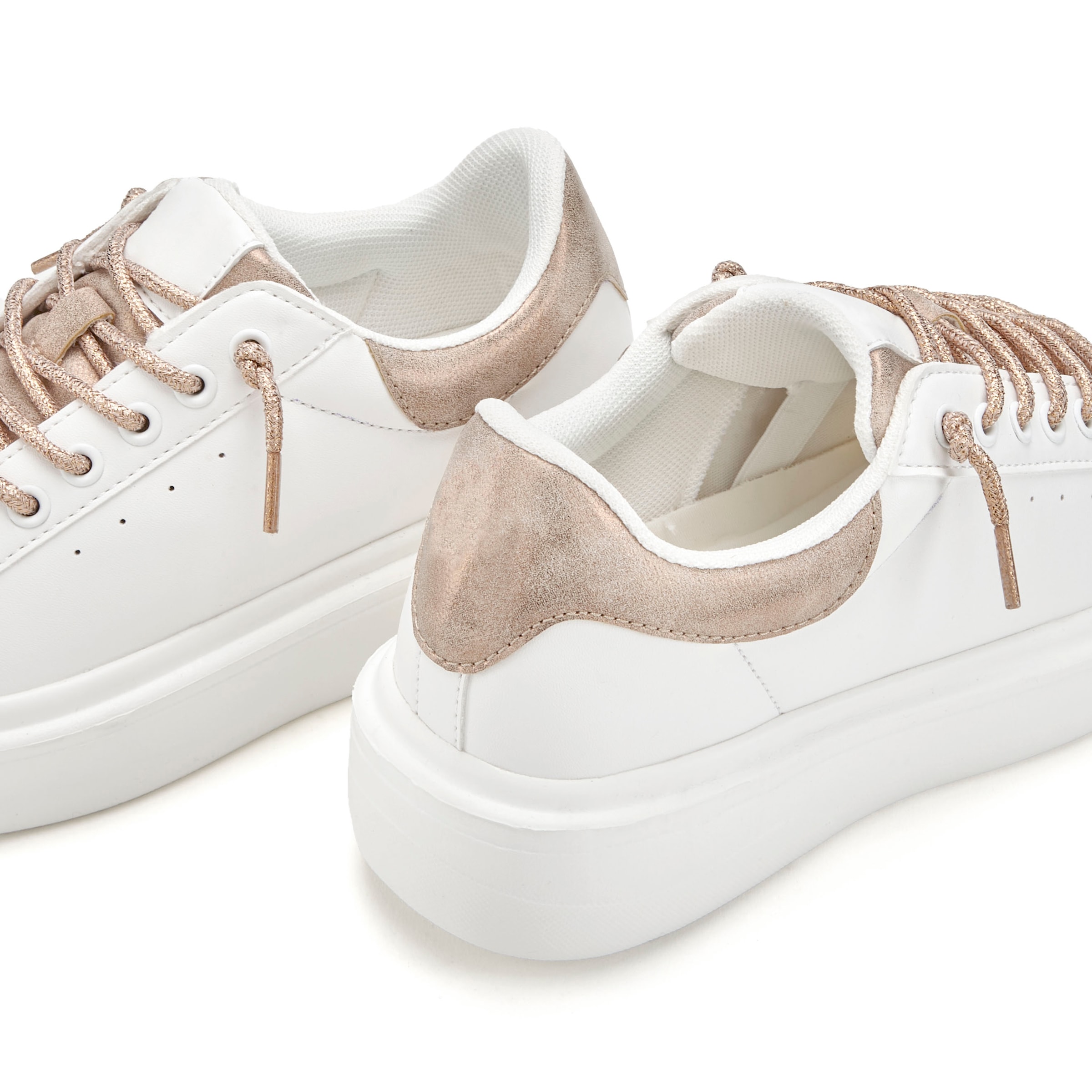 LASCANA Sneaker, Slip-On-Sneaker mit Metallicdetails, Freizeitschuhe VEGAN