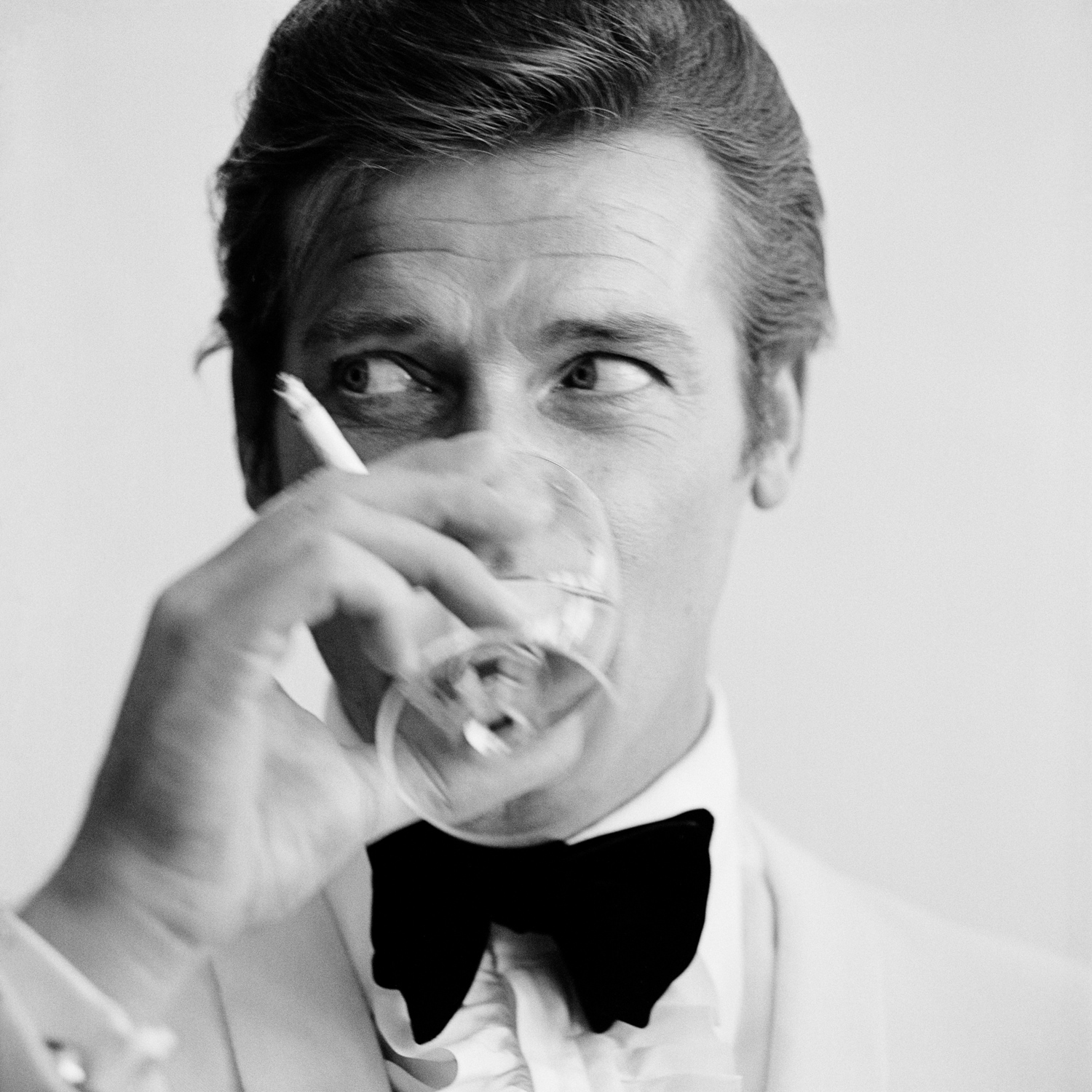 queence Acrylglasbild »Roger Moore«, Schwarz-Weiss-Mann-Stars-Portrait-Foto-Film-Filmfiguren-Filmszene, Fine Art-Print in Galeriequalität