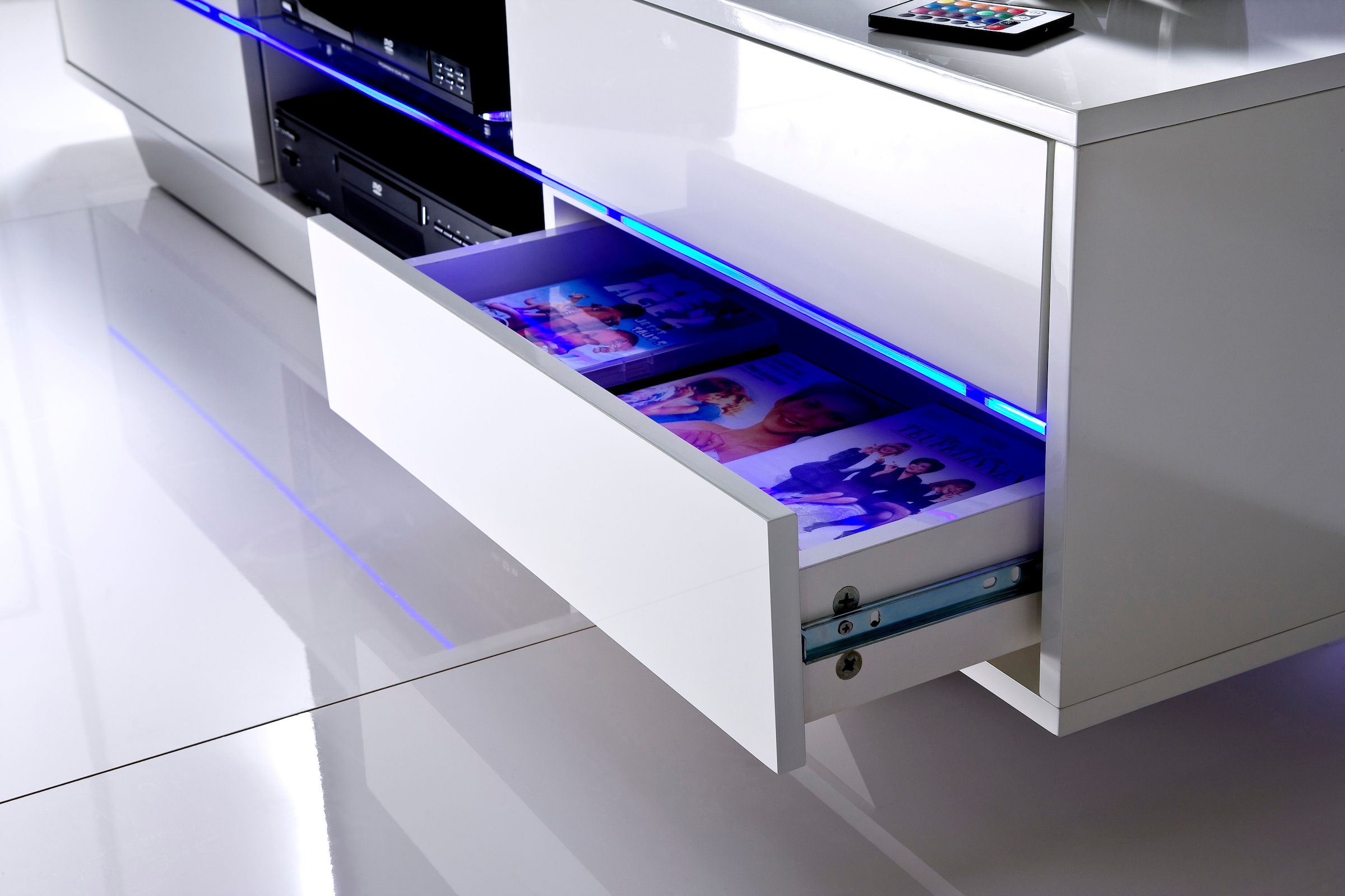 MCA furniture Lowboard »Blues«, mit LED Beleuchtung weiss hochglanz