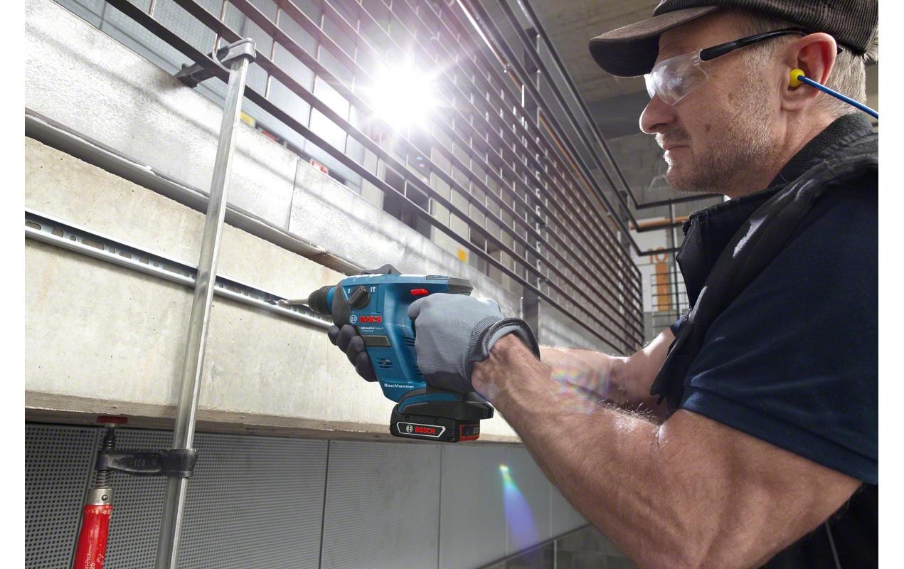 Bosch Professional Akku-Bohrhammer »GBH 18V-LI Compact Solo«