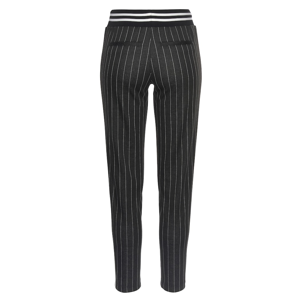 AJC Jogger Pants, im trendigem Retro-Design