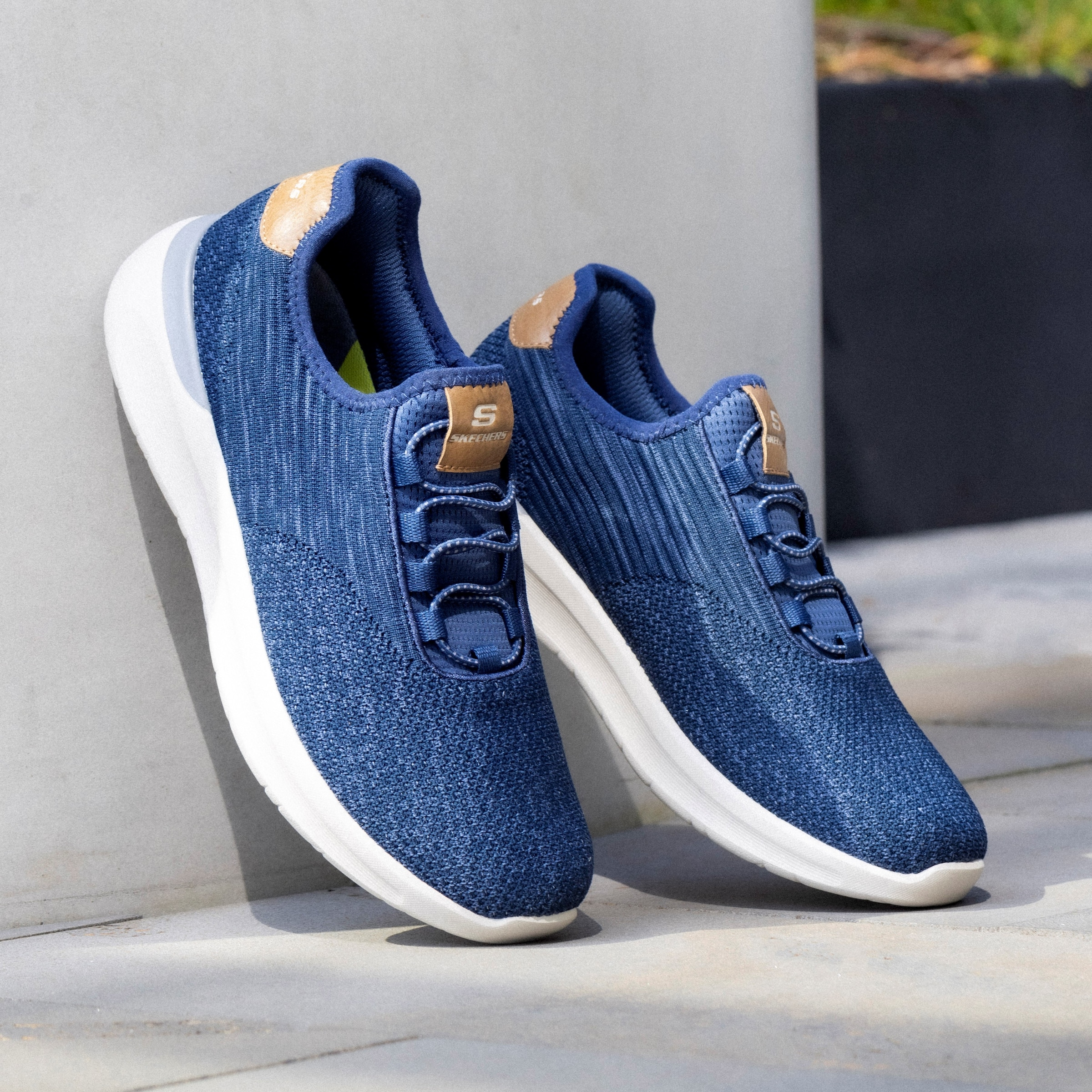 Skechers Slip-On Sneaker »LATTIMORE-CORINGA«, Slipper, Freizeitschuh mit Gummizug