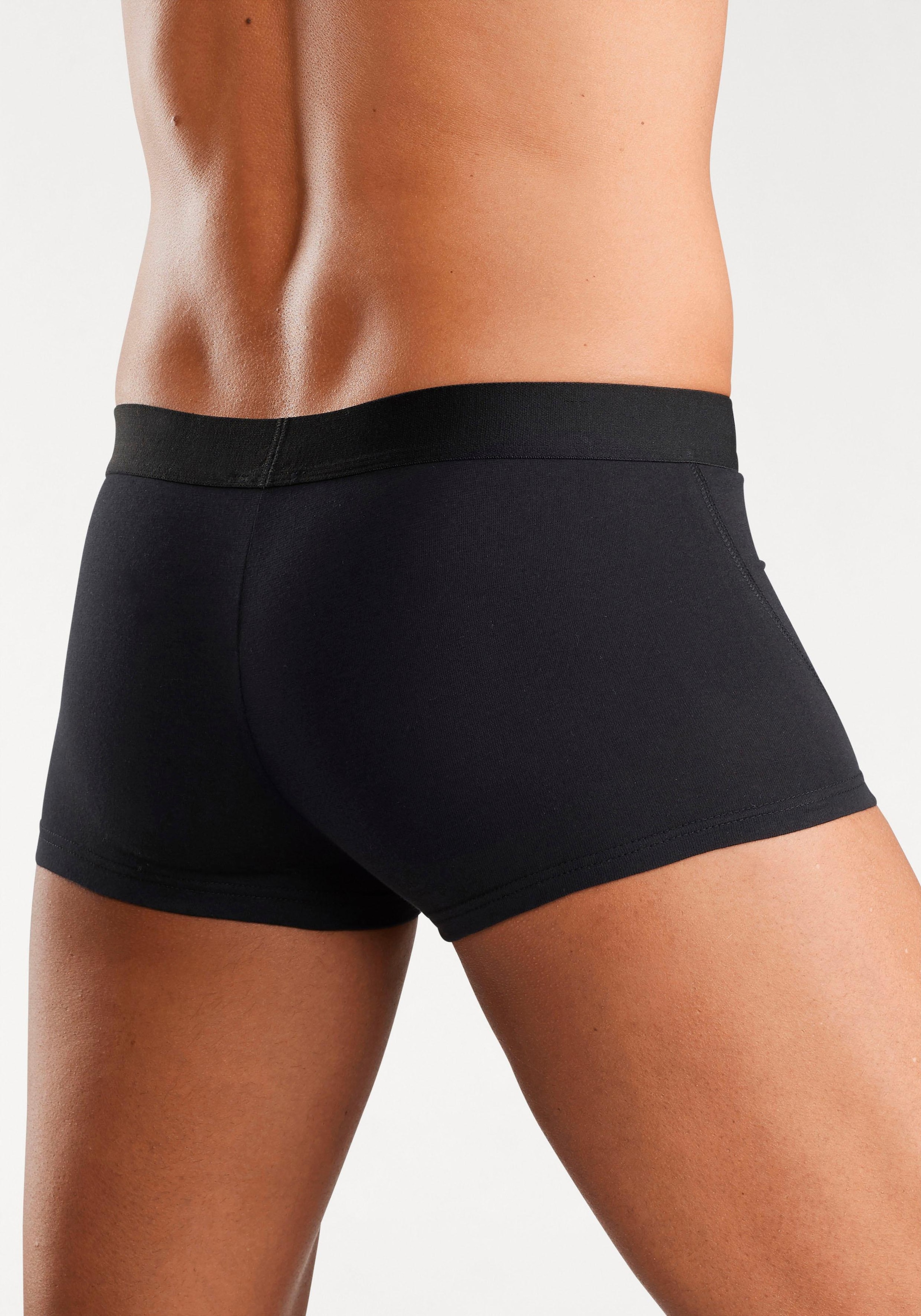 Bruno Banani Boxershorts, (Packung, 4 St.), in Hipster-Form mit Logo Webbund