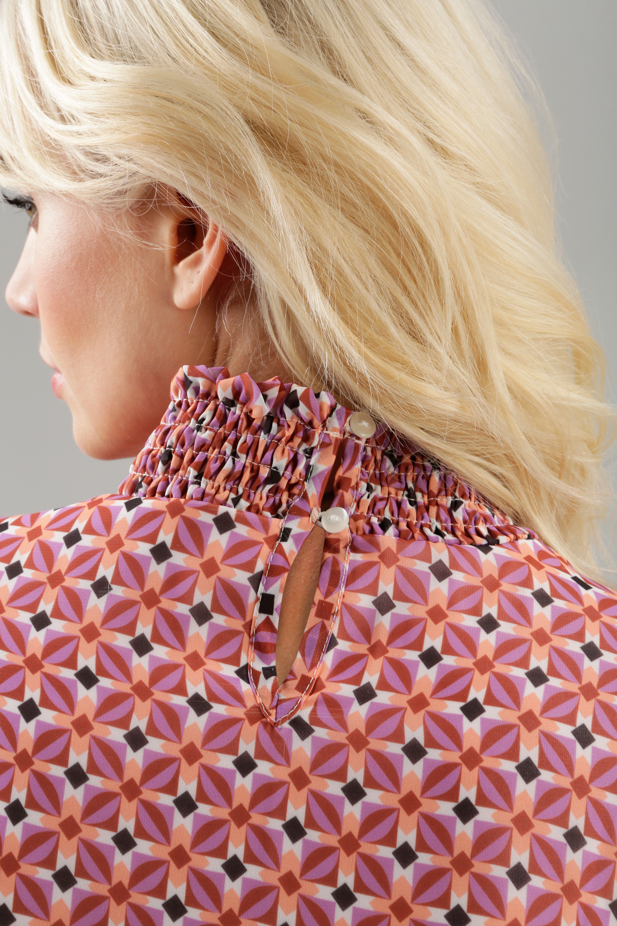 Aniston SELECTED Chiffonbluse, mit geometrischem und kaufen Smokbündchen online | Jelmoli-Versand Muster