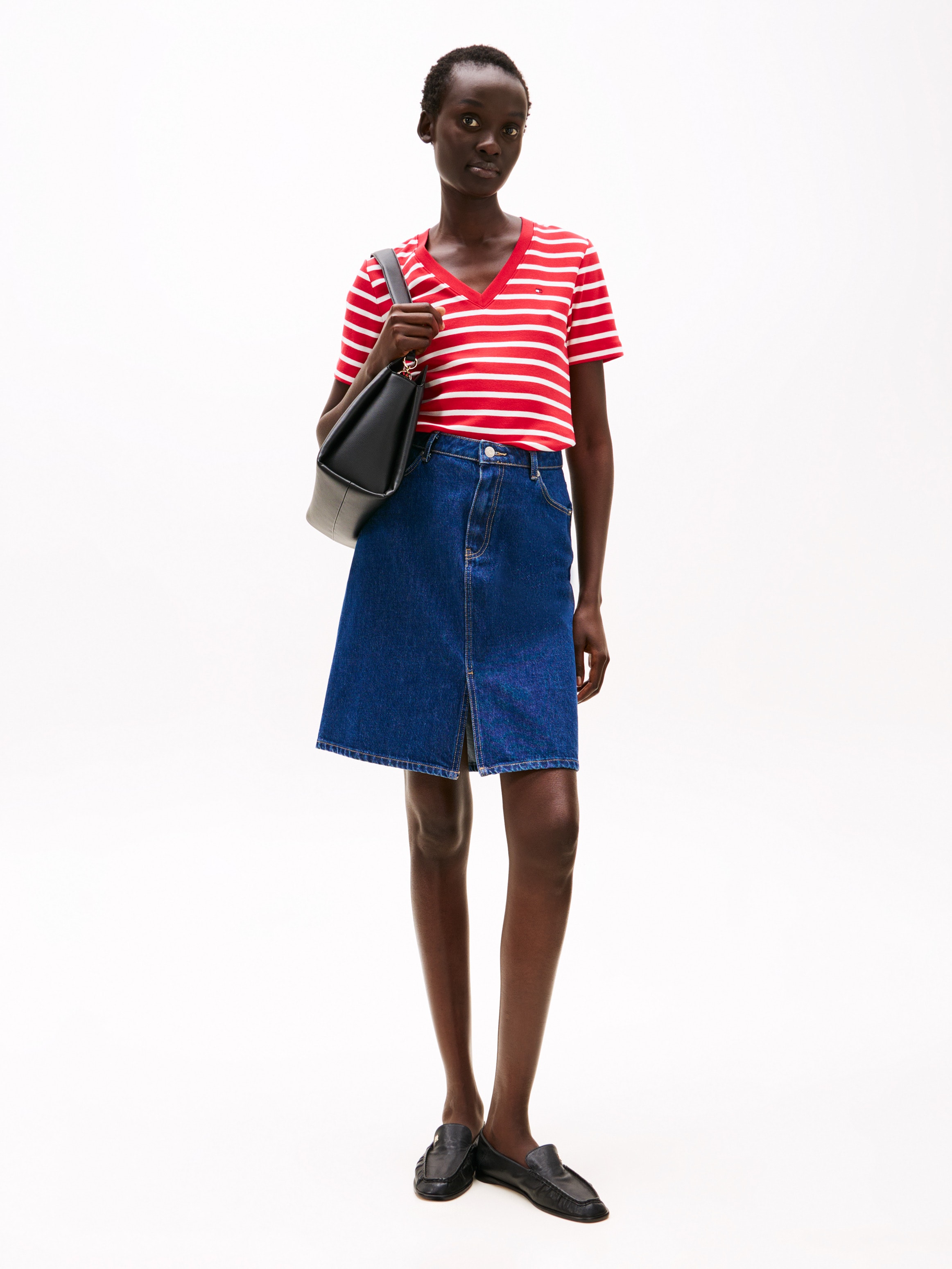 Tommy Hilfiger T-Shirt »SLIM CODY V-NK SS«, mit Logostickerei