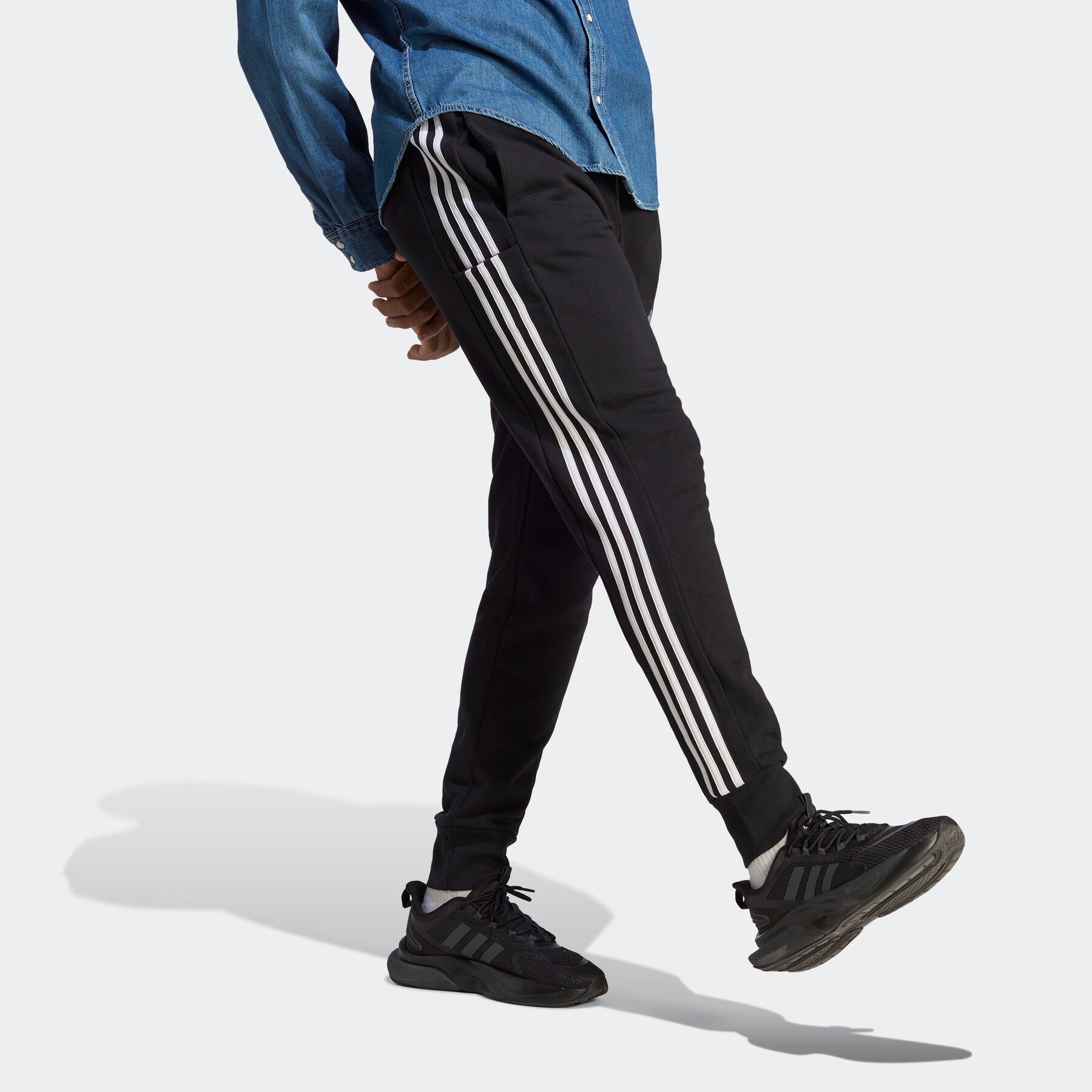 adidas Sportswear Sporthose »ESSENTIALS FRENCH TERRY TAPERED CUFF 3STREIFEN HOSE«, (1 tlg.), weiche Jogginghose