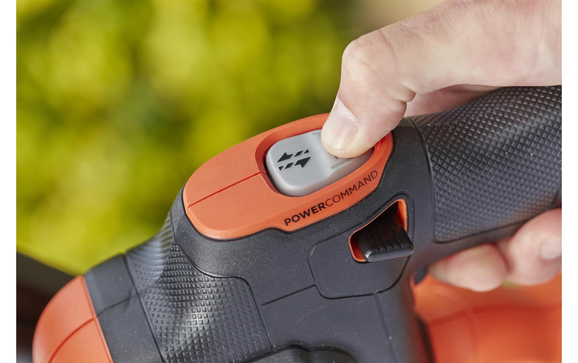Black + Decker Akku-Heckenschere »BLACK+DECKER Akku-Heckenschere BCHTS36B Solo«