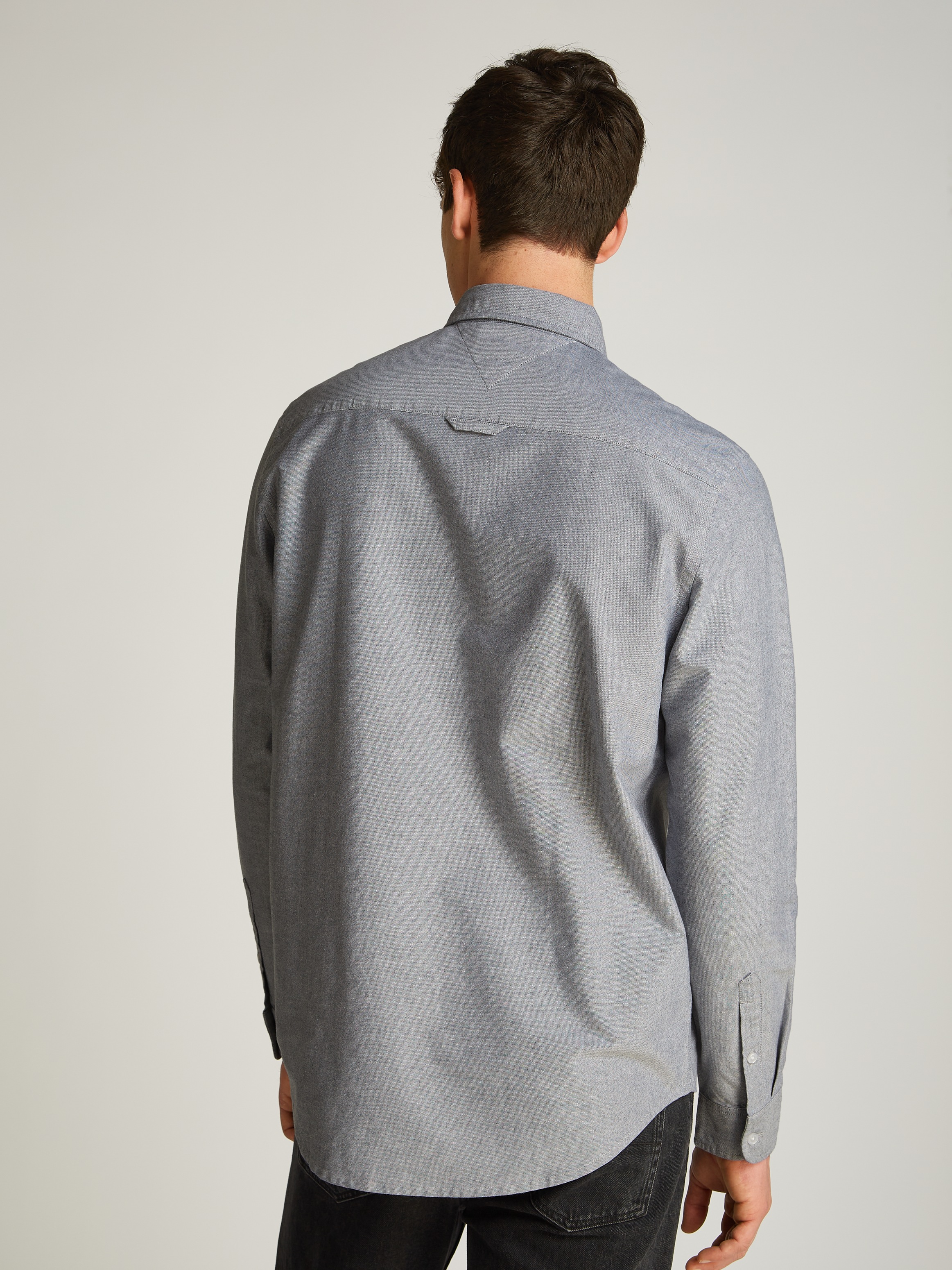 Tommy Jeans Plus Langarmhemd »TJM REG OXFORD SHIRT EXT«, in Grossen Grössen, Logostickerei, Button-down-Kragen