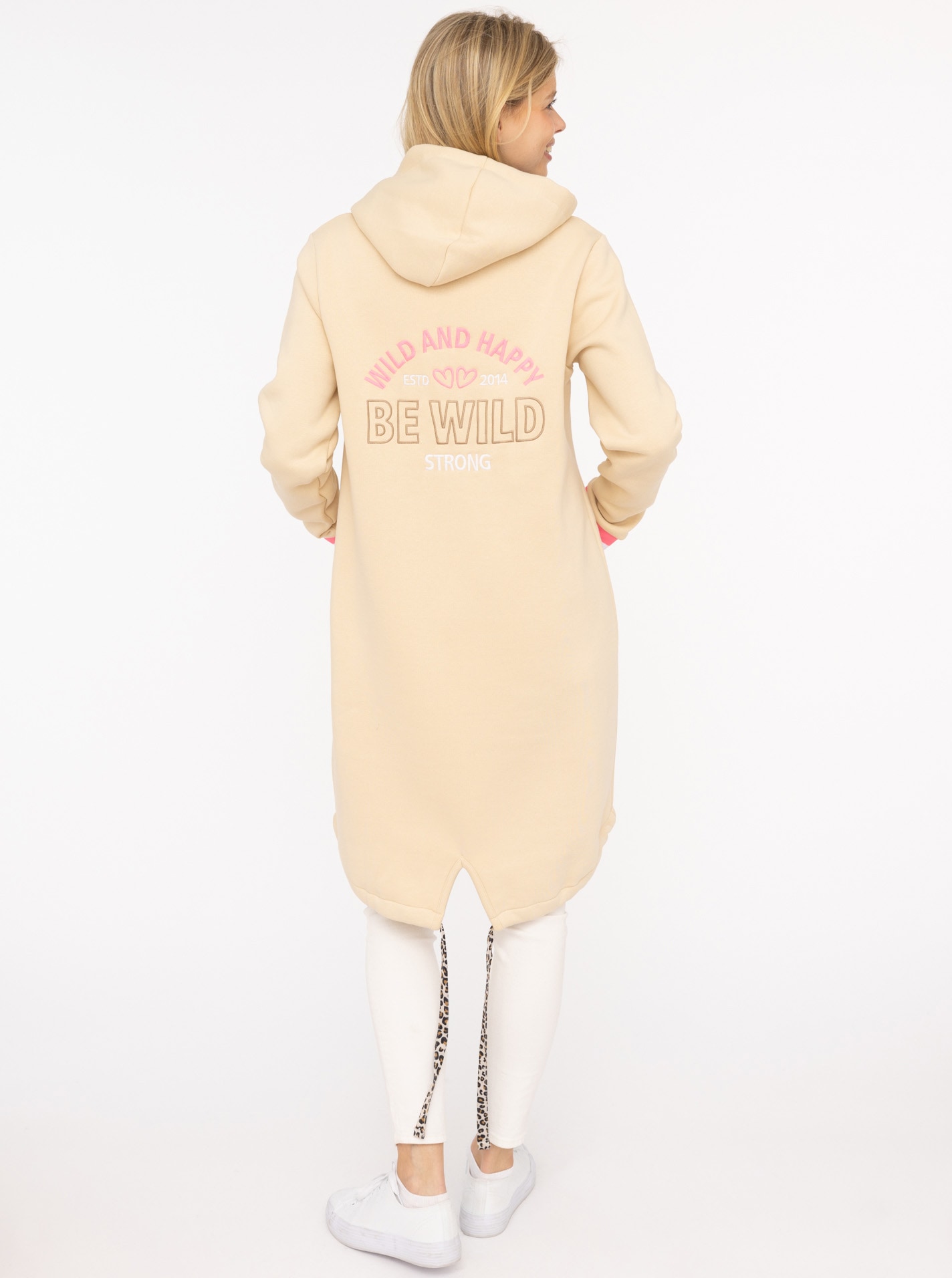 Zwillingsherz Langmantel »Wild and Happy«, mit Leo Details, Reissverschluss, Taschen und grossem Stickmotiv