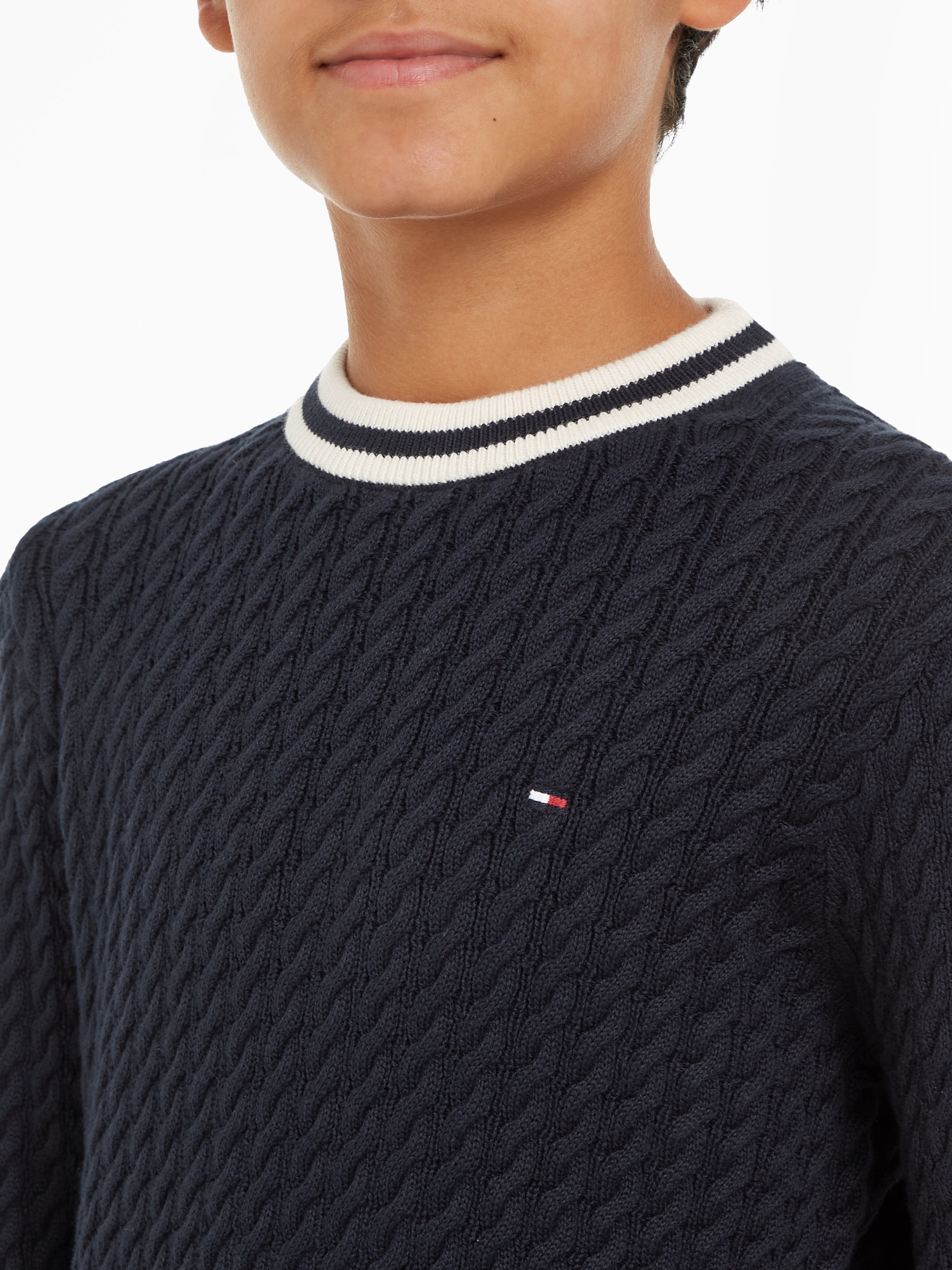 Tommy Hilfiger Rundhalspullover »RINGER CABLE SWEATER«, Kinder bis 16 Jahre, allvover mit Zopfmuster