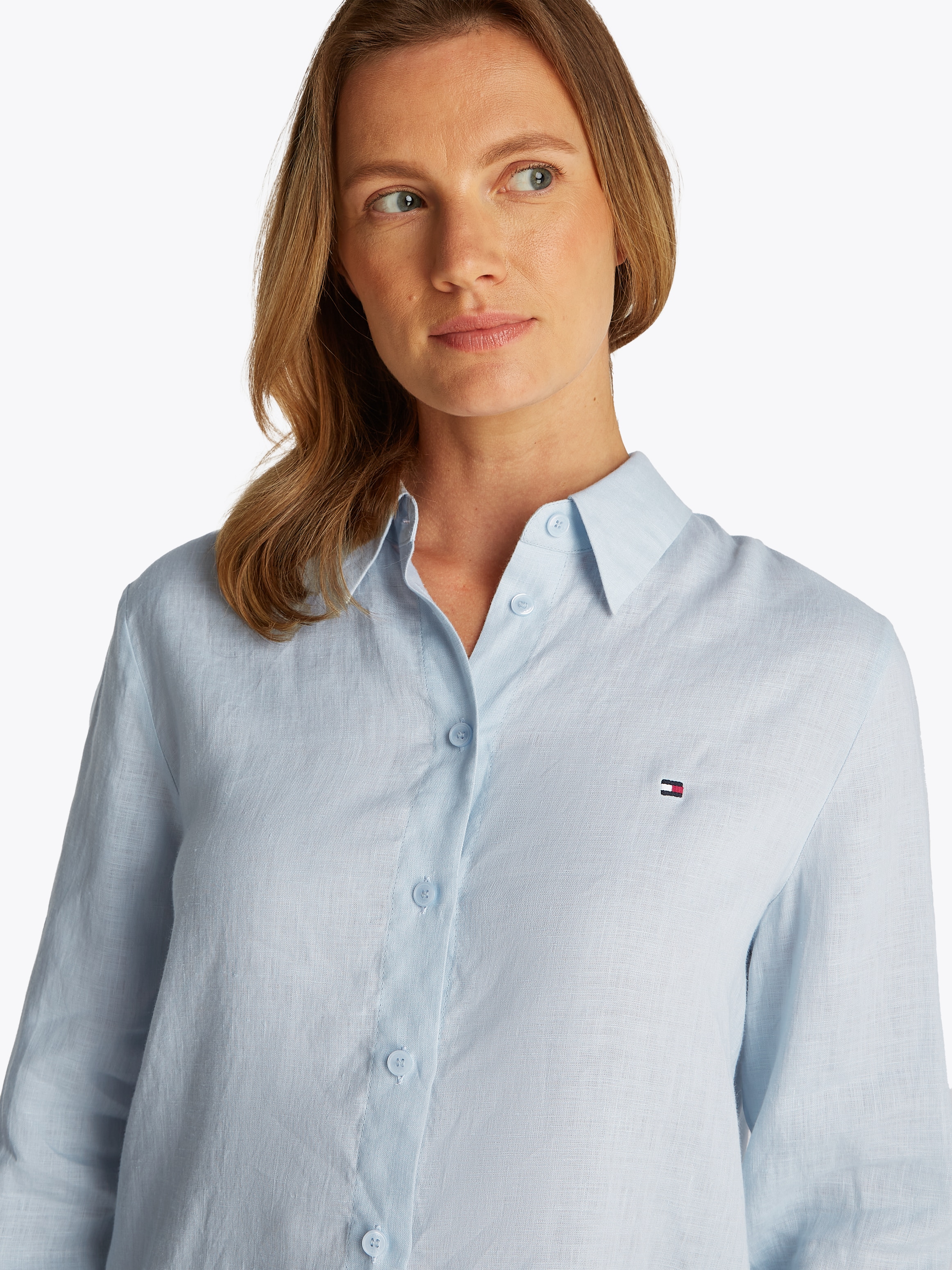 Tommy Hilfiger Hemdbluse »ESS LINEN RELAXED SHIRT«, mit Logostickerei,kühlendes Premium Leinen