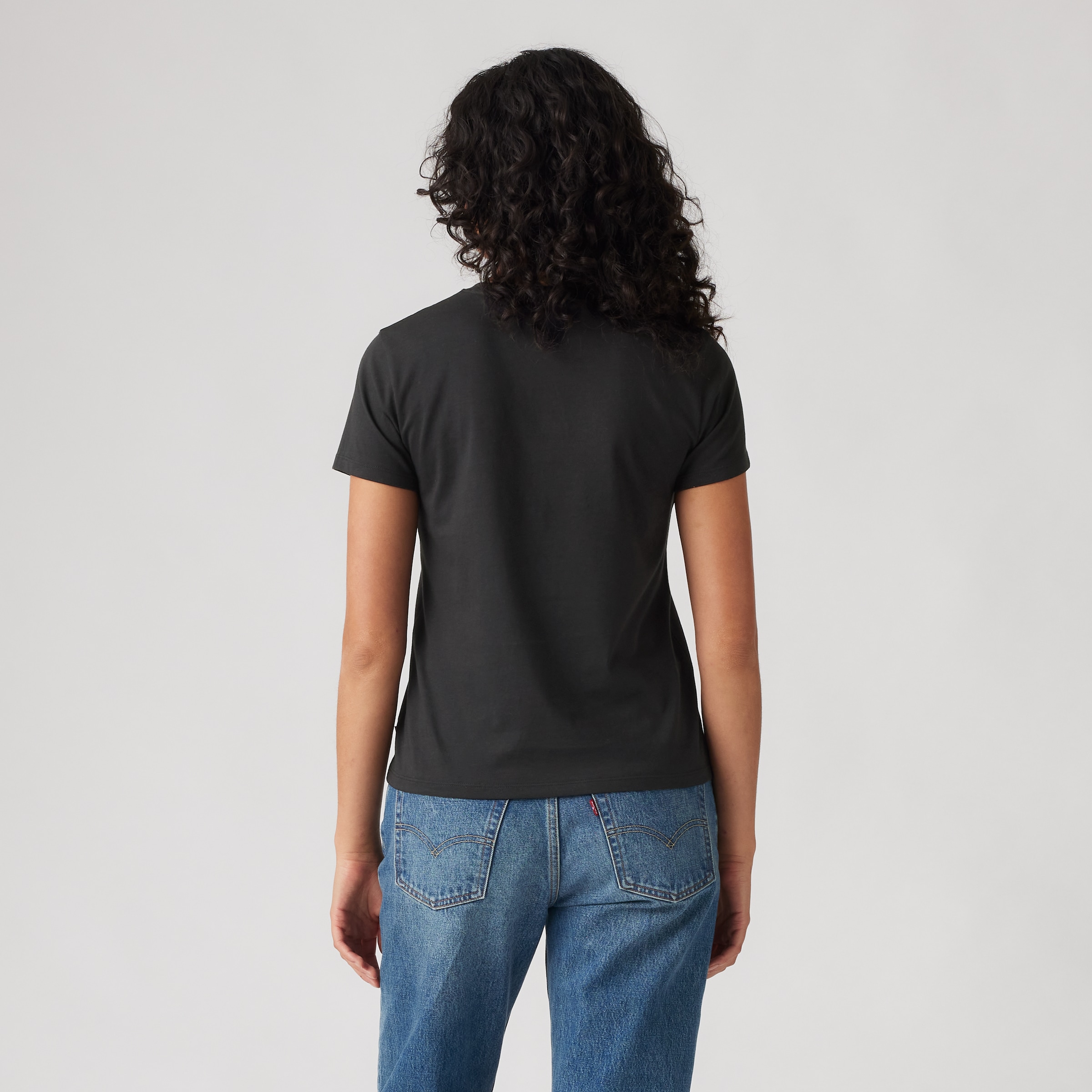 Levi's® T-Shirt »LSE THE PERFECT T«, Baumwollqualität, taillenbedeckend