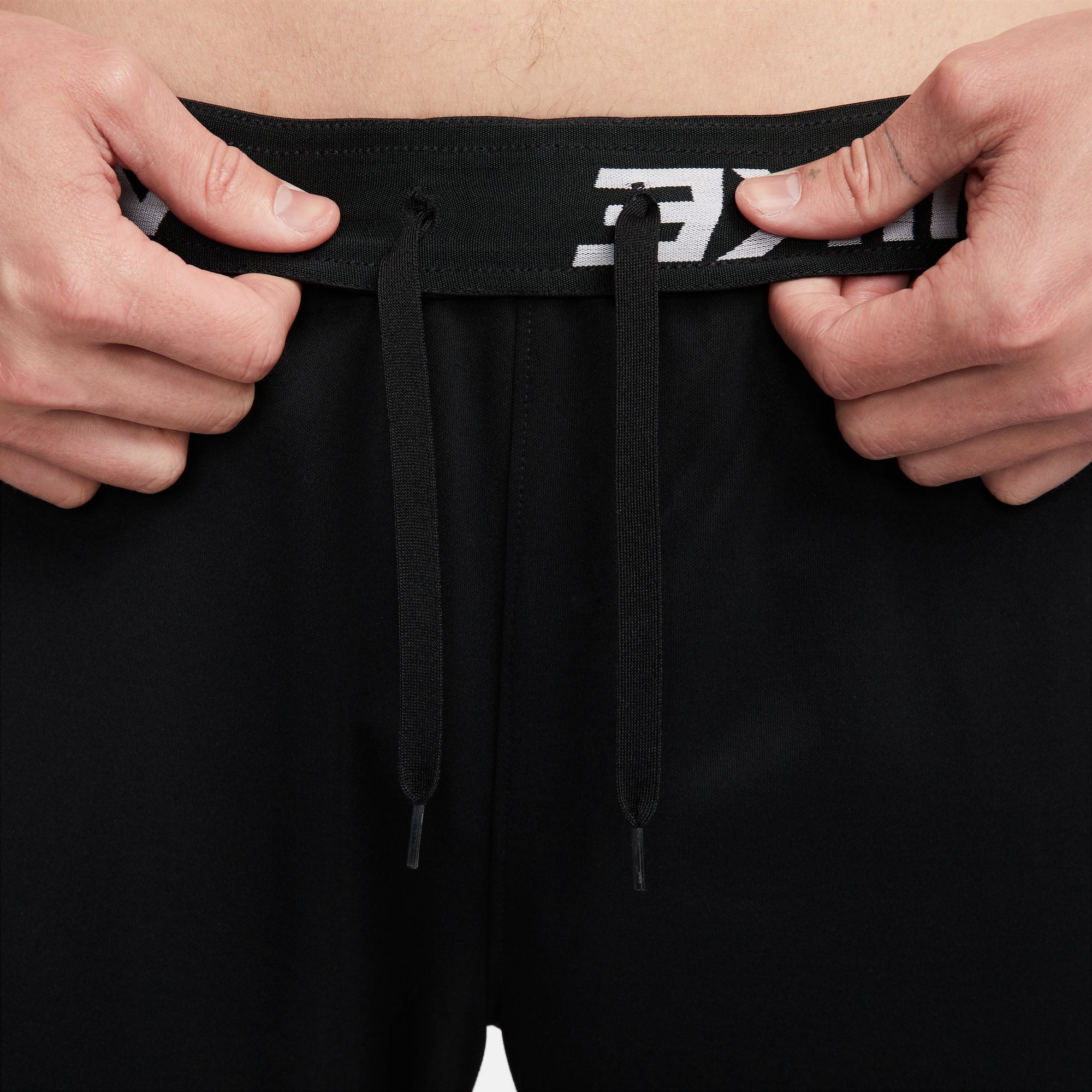 Nike Trainingshose »DRI-FIT TOTALITY MEN'S TAPERED FITNESS PANTS«