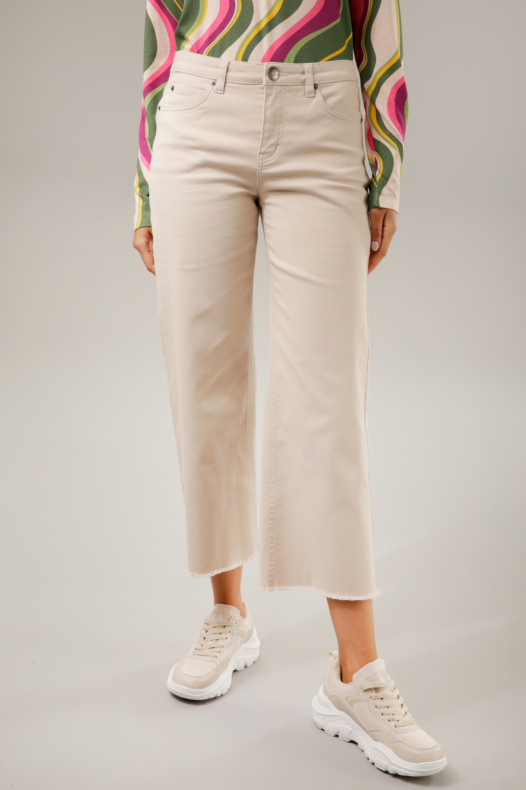 Aniston CASUAL 7/8-Jeans, mit leicht online Beinabschluss shoppen Jelmoli-Versand ausgefranstem 