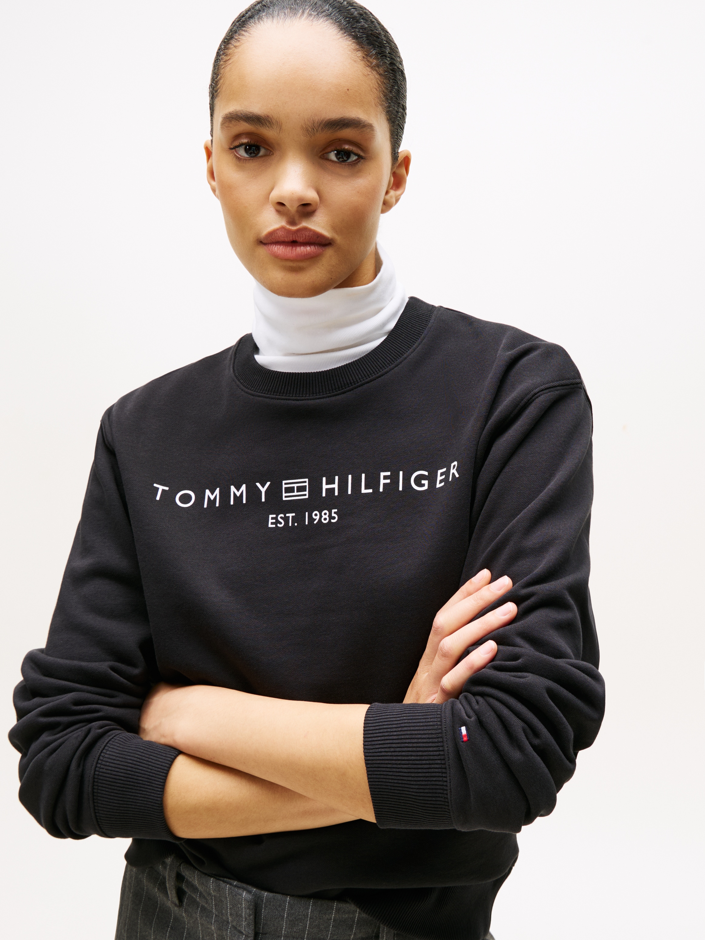 Tommy Hilfiger Sweatshirt »MDRN REG CORP LOGO C-NK SWTSHRT«, mit Logoschriftzug
