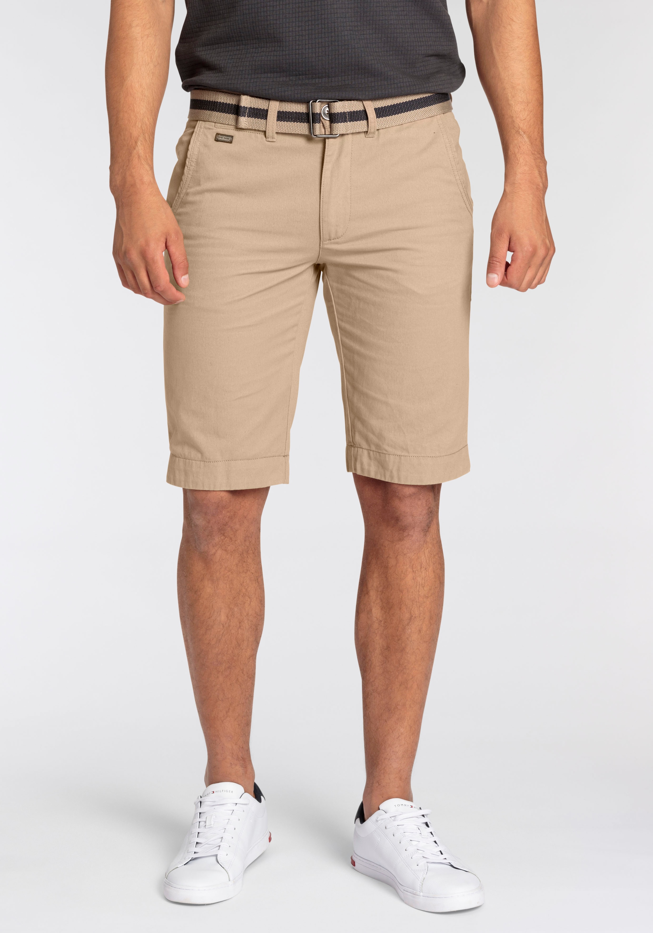 Bruno Banani Chinoshorts "inkl. Gürtel – moderner Sommer‑Essential" Dein perfekter Look: clean, maskulin, vielseitig