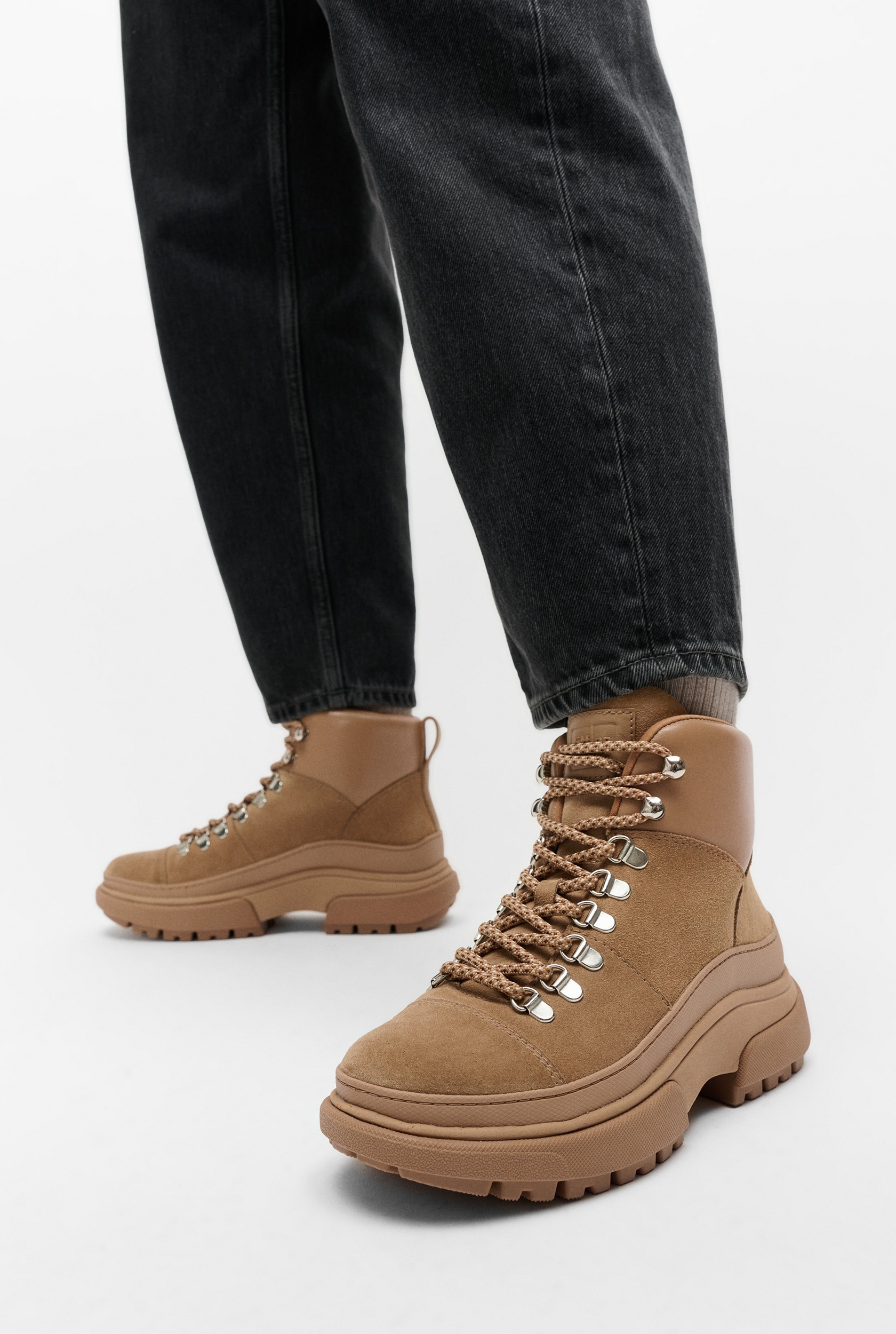 Fitflop Schnürboots »WYLDER SUEDE HIKER-LACE BOOTS«, Trekking Boots, Schnürstiefel mit robuster Plateausohle