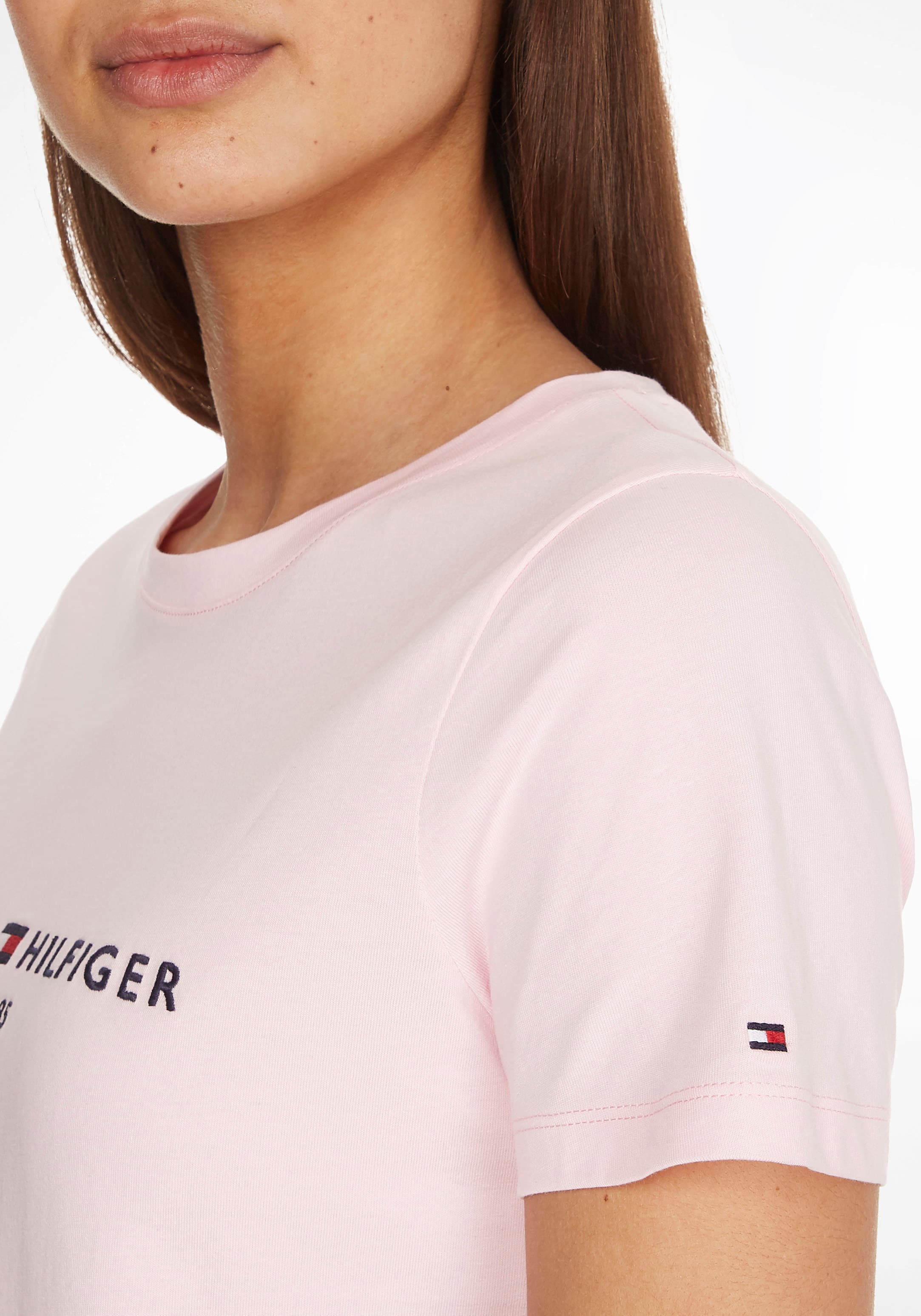 Tommy Hilfiger Rundhalsshirt »TH ESS HILFIGER C-NK REG TEE SS«, mit Tommy  Hilfiger Linear Logo-Schriftzug online shoppen | Jelmoli-Versand