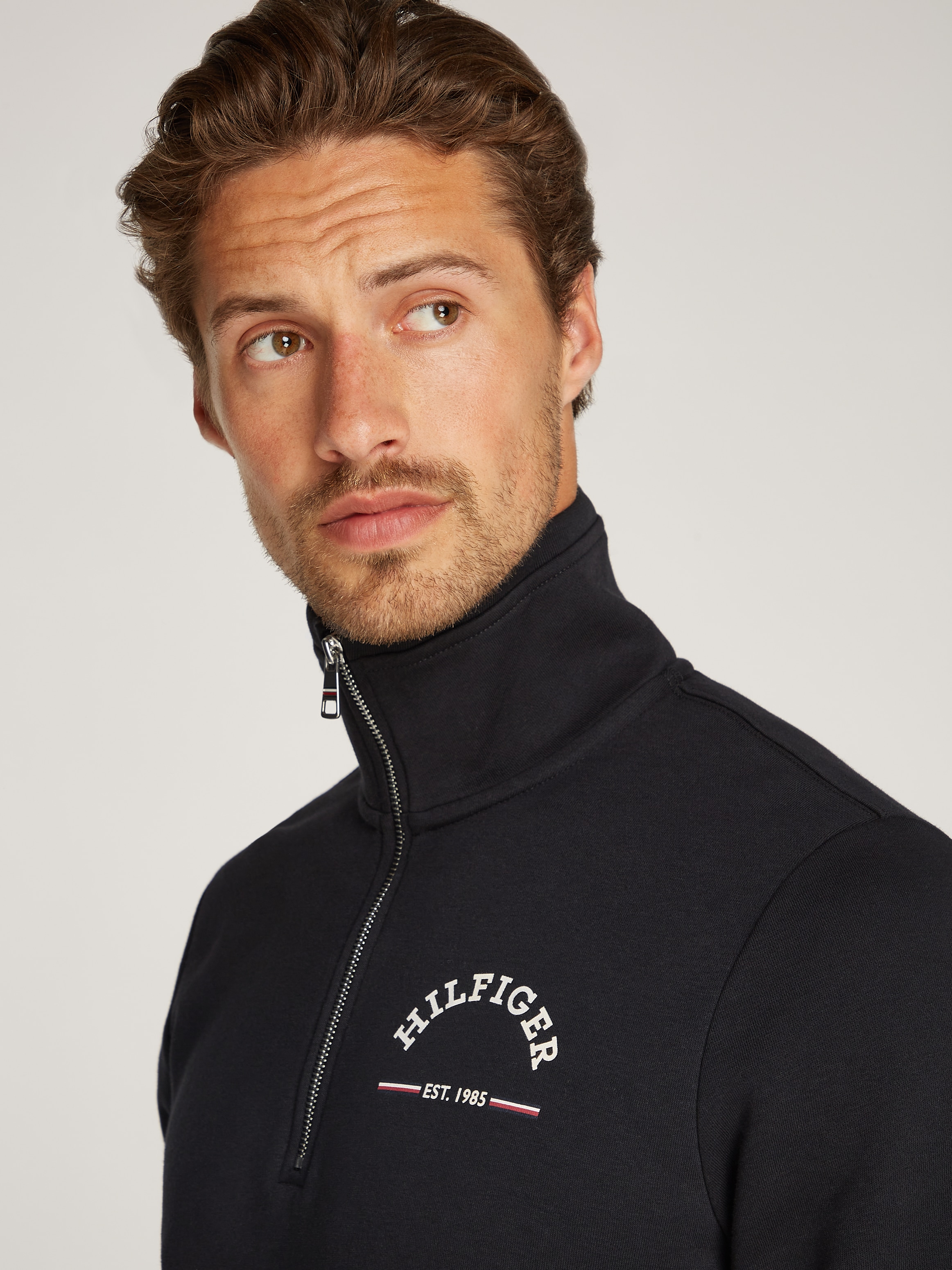 Tommy Hilfiger Sweatshirt »ROUNDALL STAND COLLAR ZIP«, mit Stehkragen und Reissverschluss