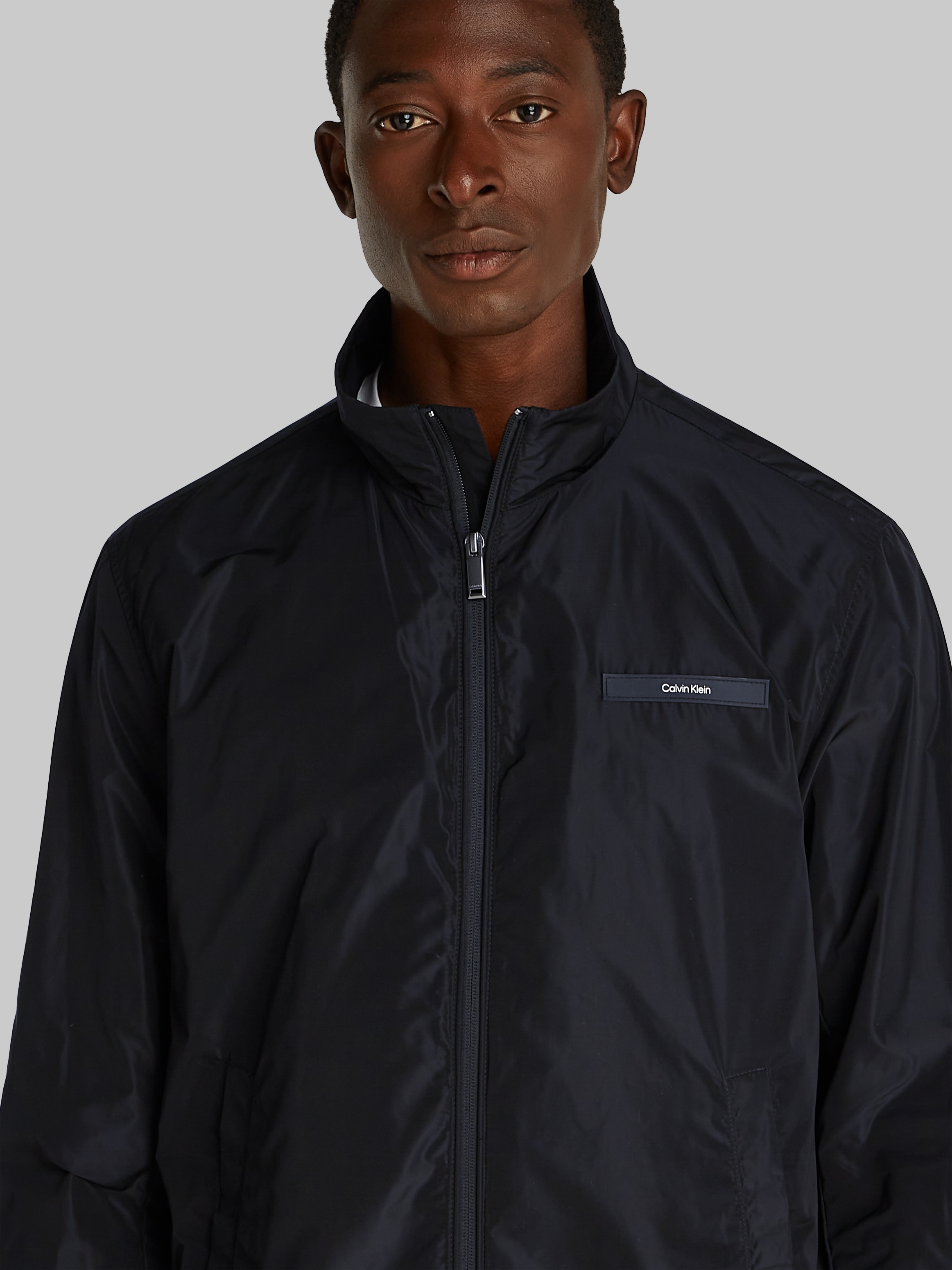 Calvin Klein Blouson »ESSENTIAL NYLON BLOUSON«, mit Logo-Patch