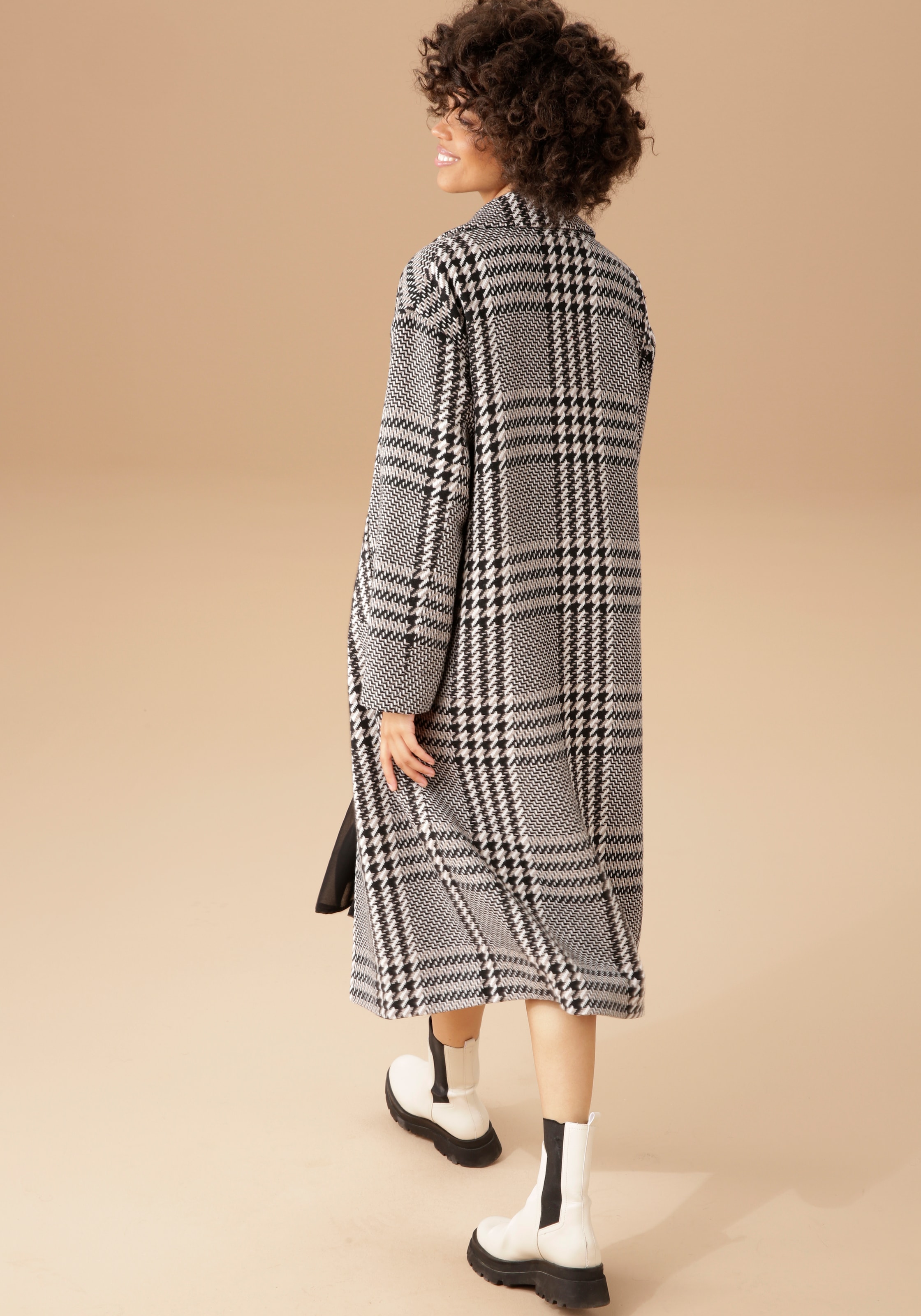 Aniston CASUAL Wintermantel, im online | ausdrucksvollem shoppen Karo-Patch-Dessin Jelmoli-Versand