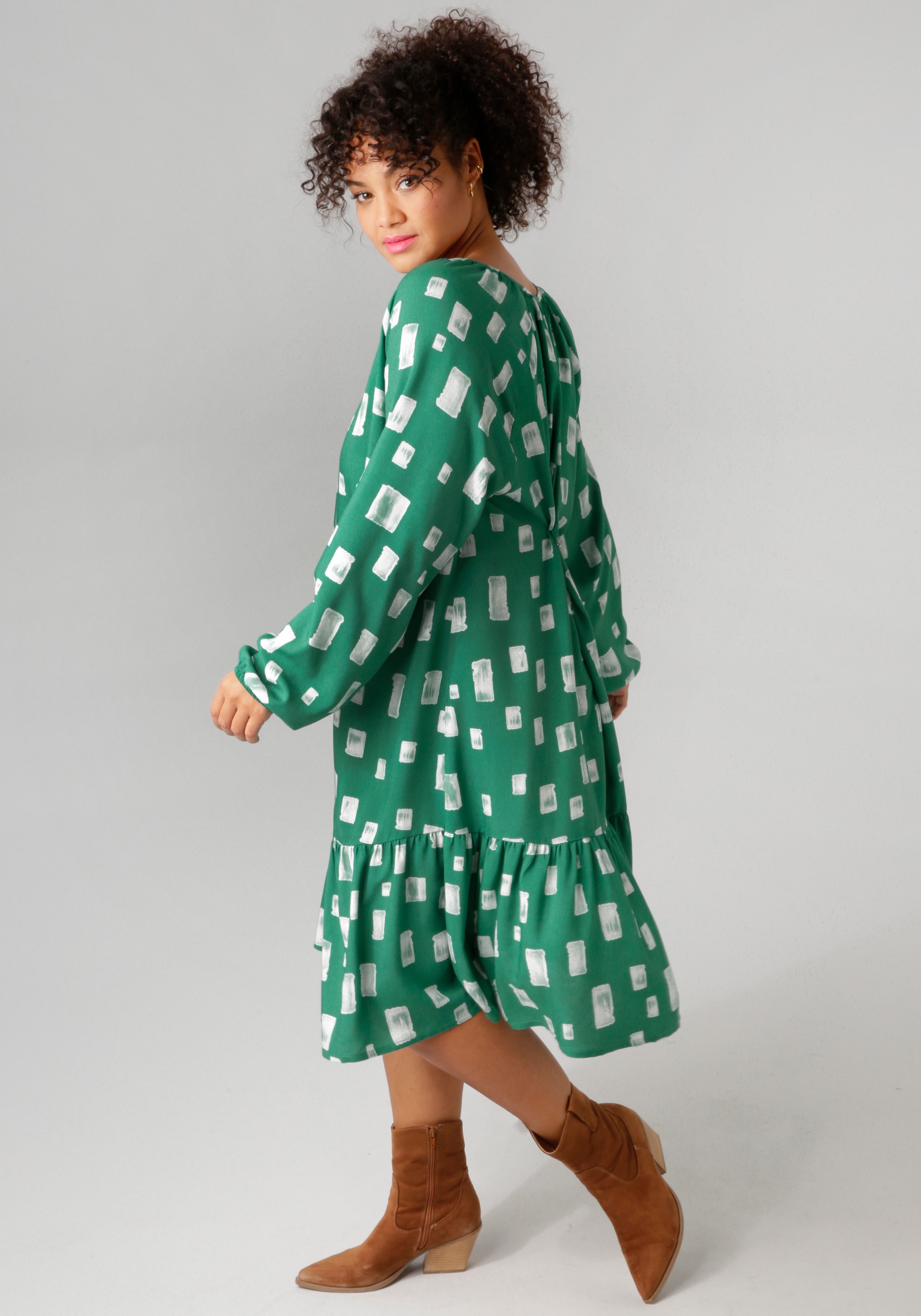 Aniston PLUS Sommerkleid, mit interessantem Muster