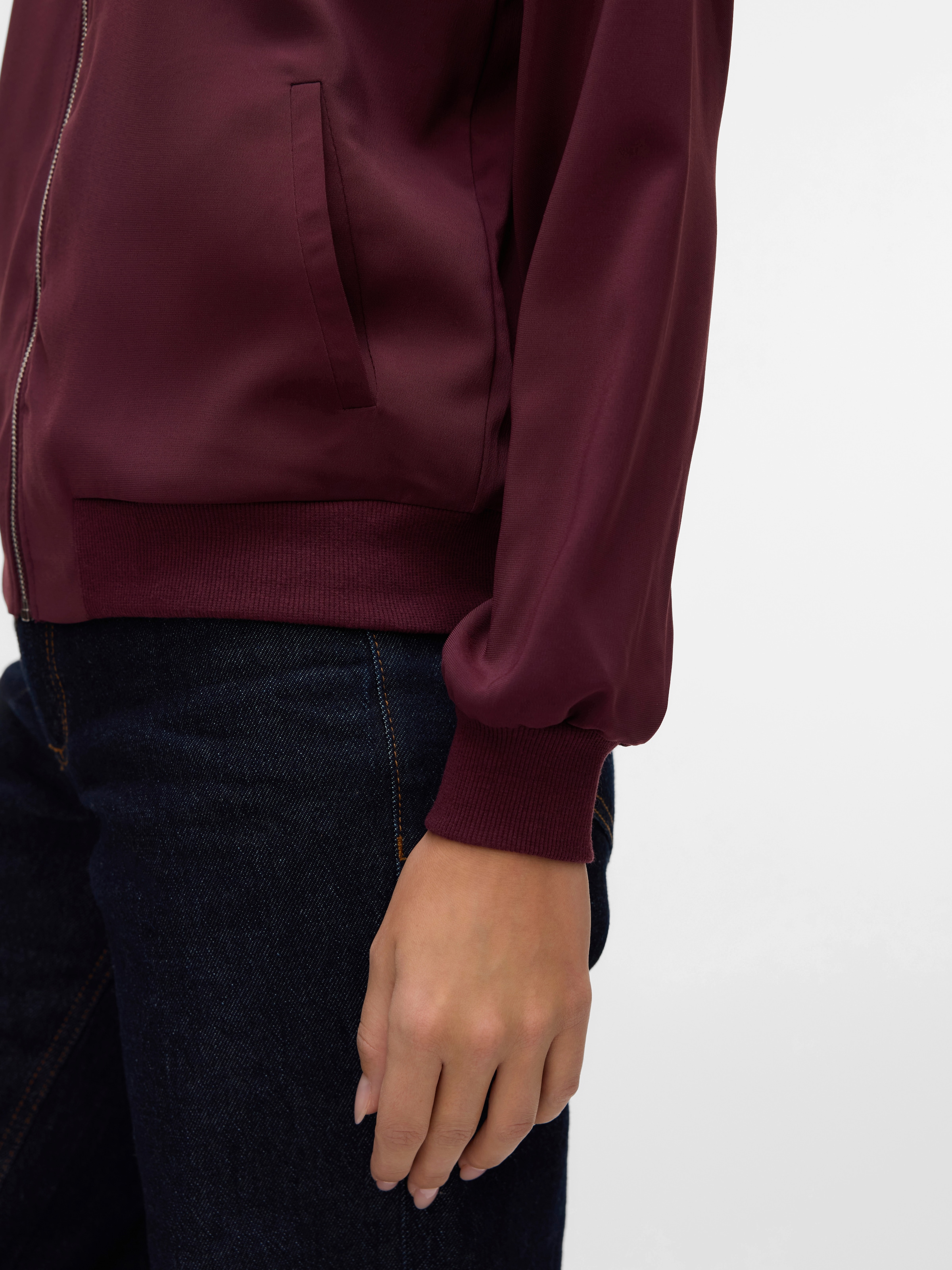Vero Moda Bomberjacke »VMCOCO L/S BOMBER NOOS«, in modisch kurzer Form