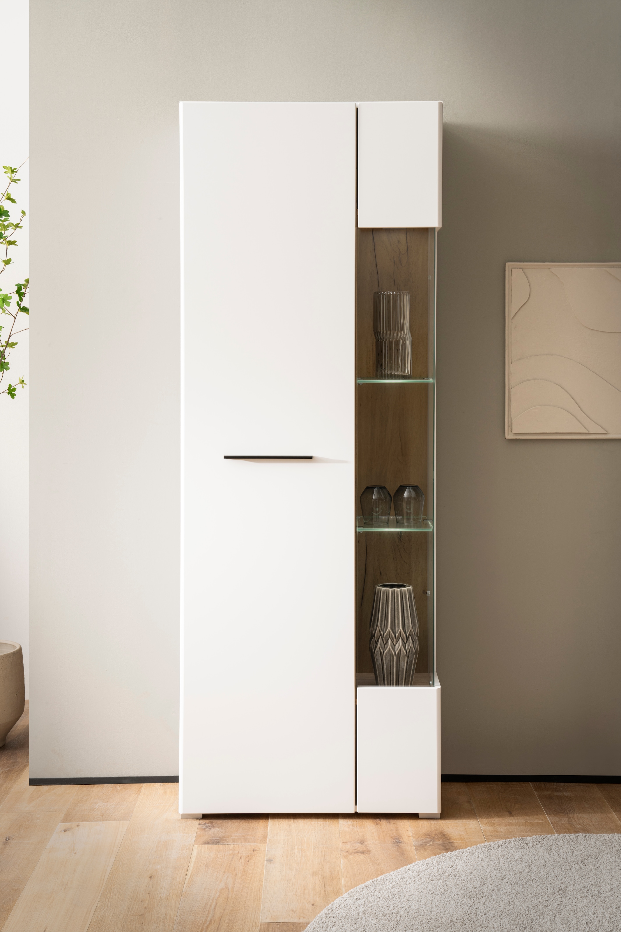 INOSIGN Vitrine »Salerno Hochschrank, Glasvitrine, Weiss mit Eiche Evoke Dekor, modern.«, Metallgriffe, ausreichend Stauraum, vielseitig einsetzbar, 72 cm breit