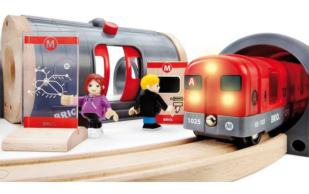 BRIO® Spielzeugeisenbahn-Erweiterung »BRIO® WORLD Metro Bahn Set«, (Set)