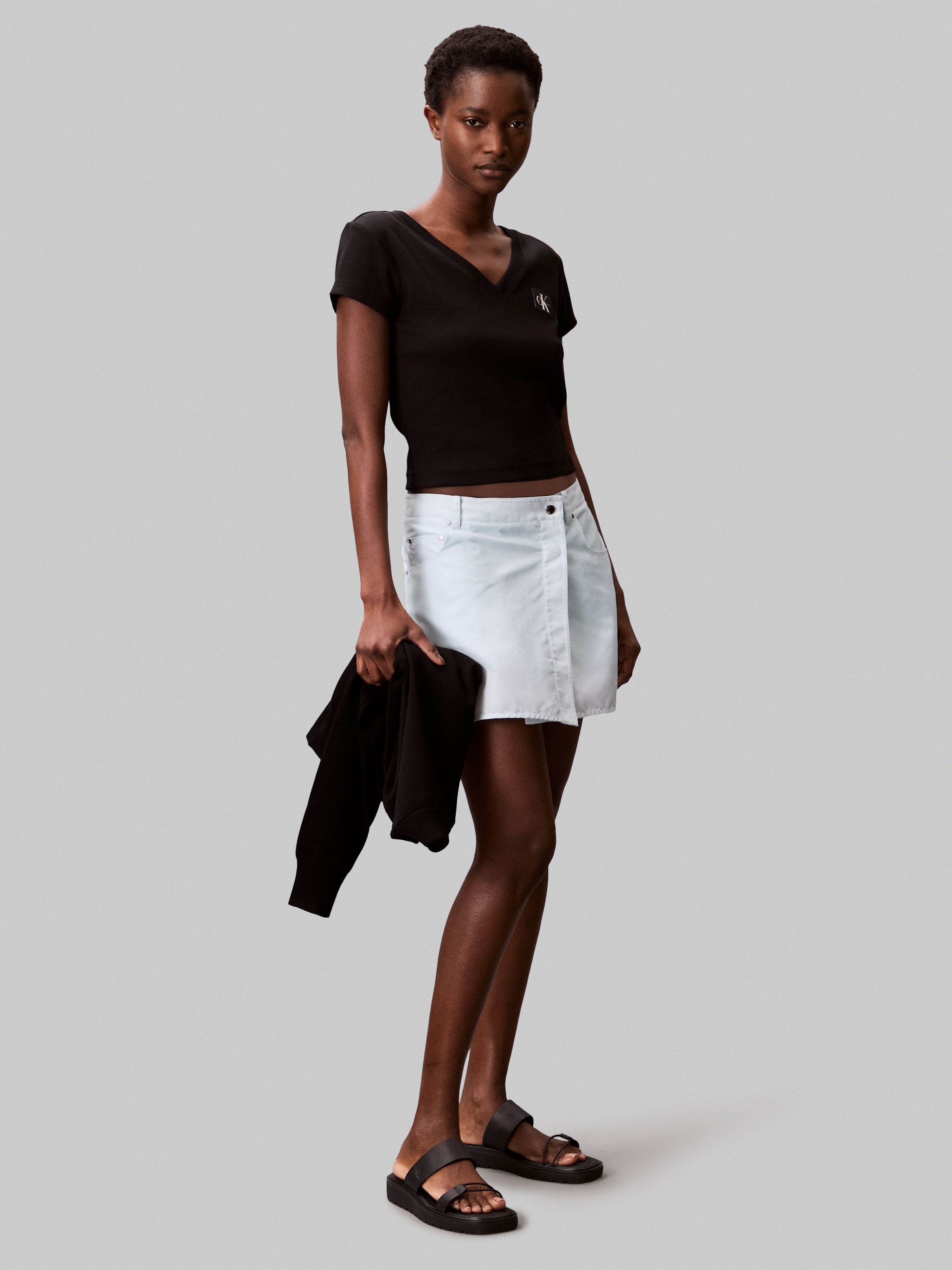 Calvin Klein Jeans T-Shirt »A- SS WOVEN LABEL RIB VNECK TEE«, mit gewebtem Label