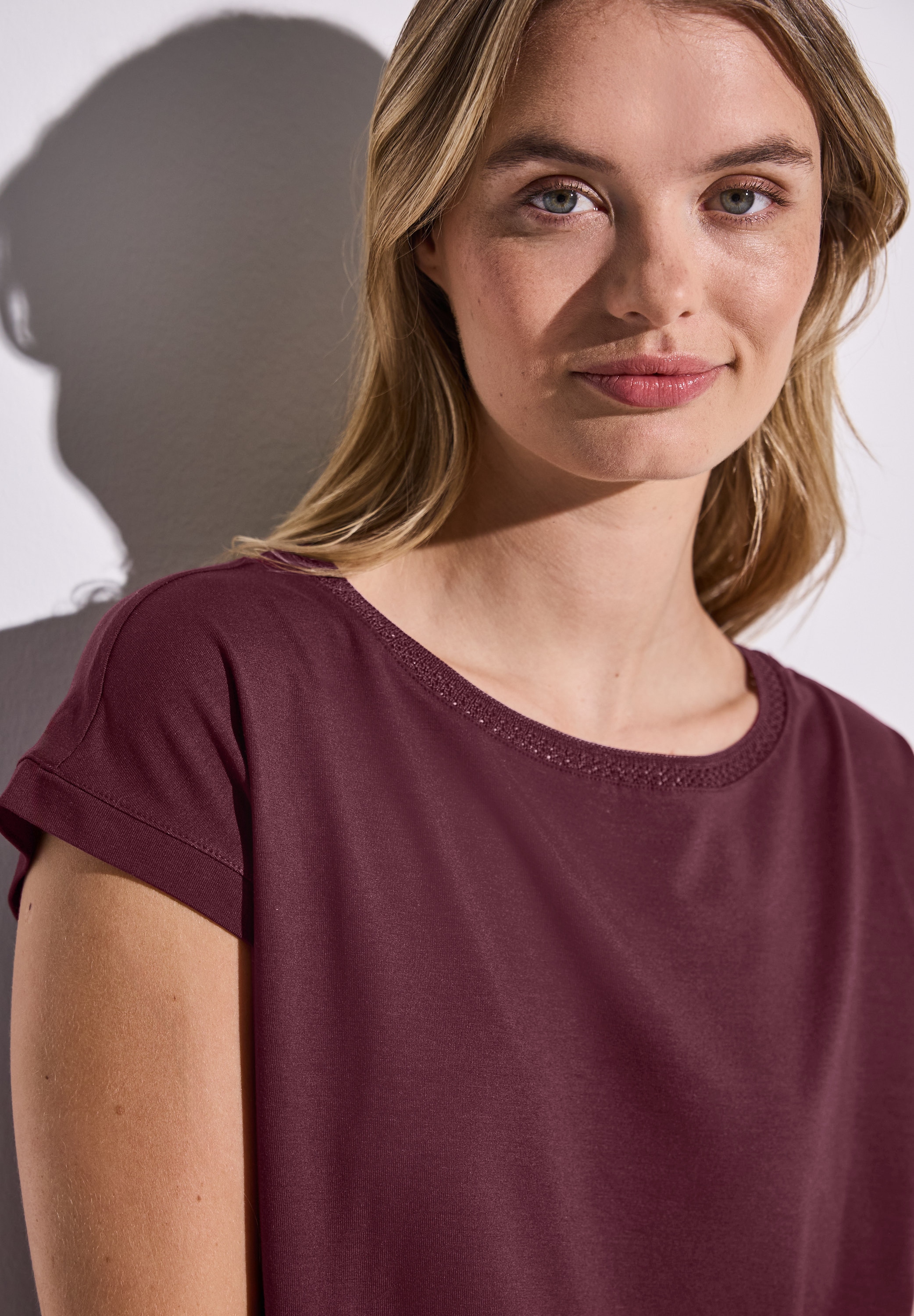 STREET ONE T-Shirt, mit Dekortape und elastischem Saum