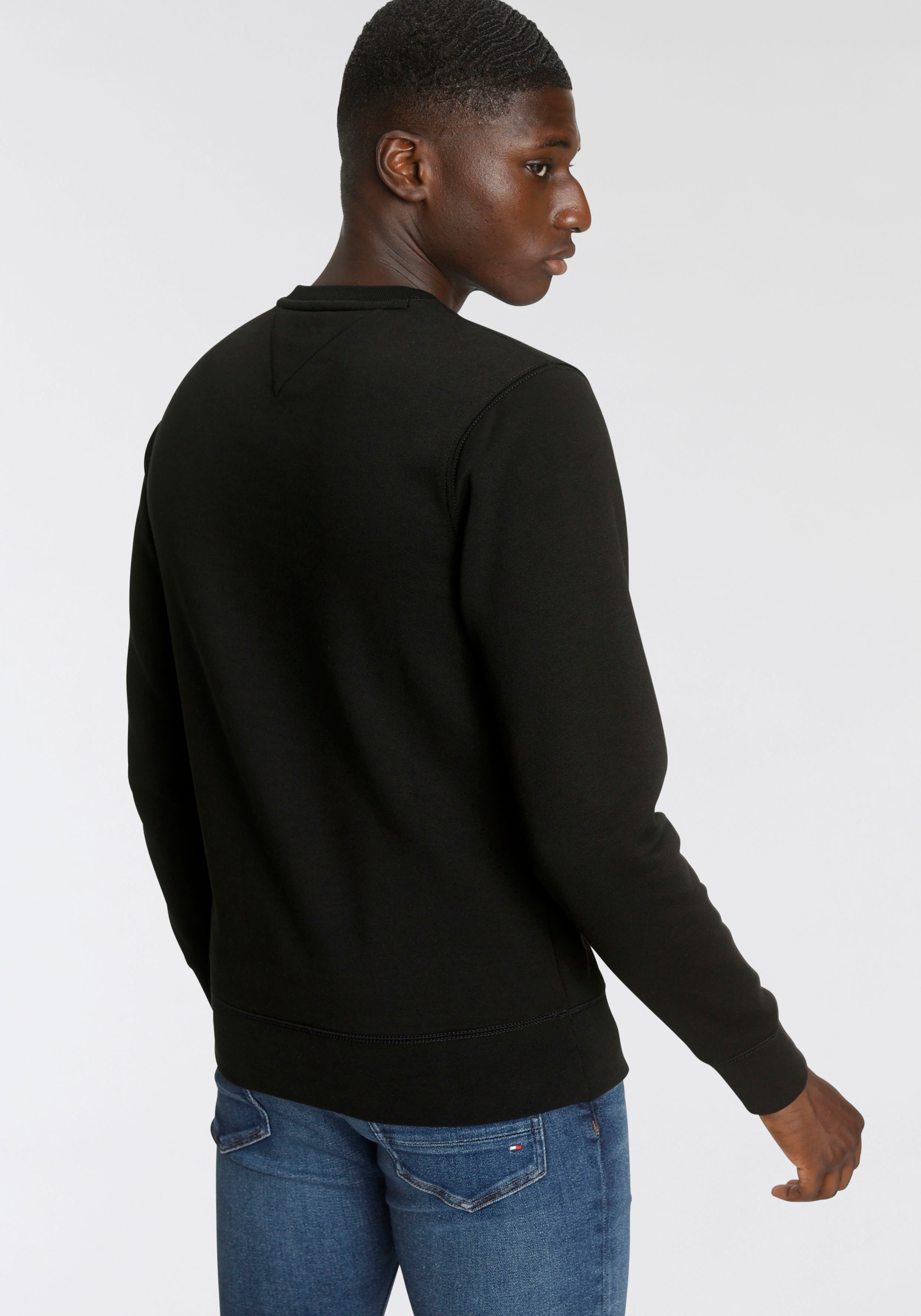 Tommy Hilfiger Sweatshirt »TOMMY LOGO SWEATSHIRT«, mit klassischem Rundhalsausschnitt